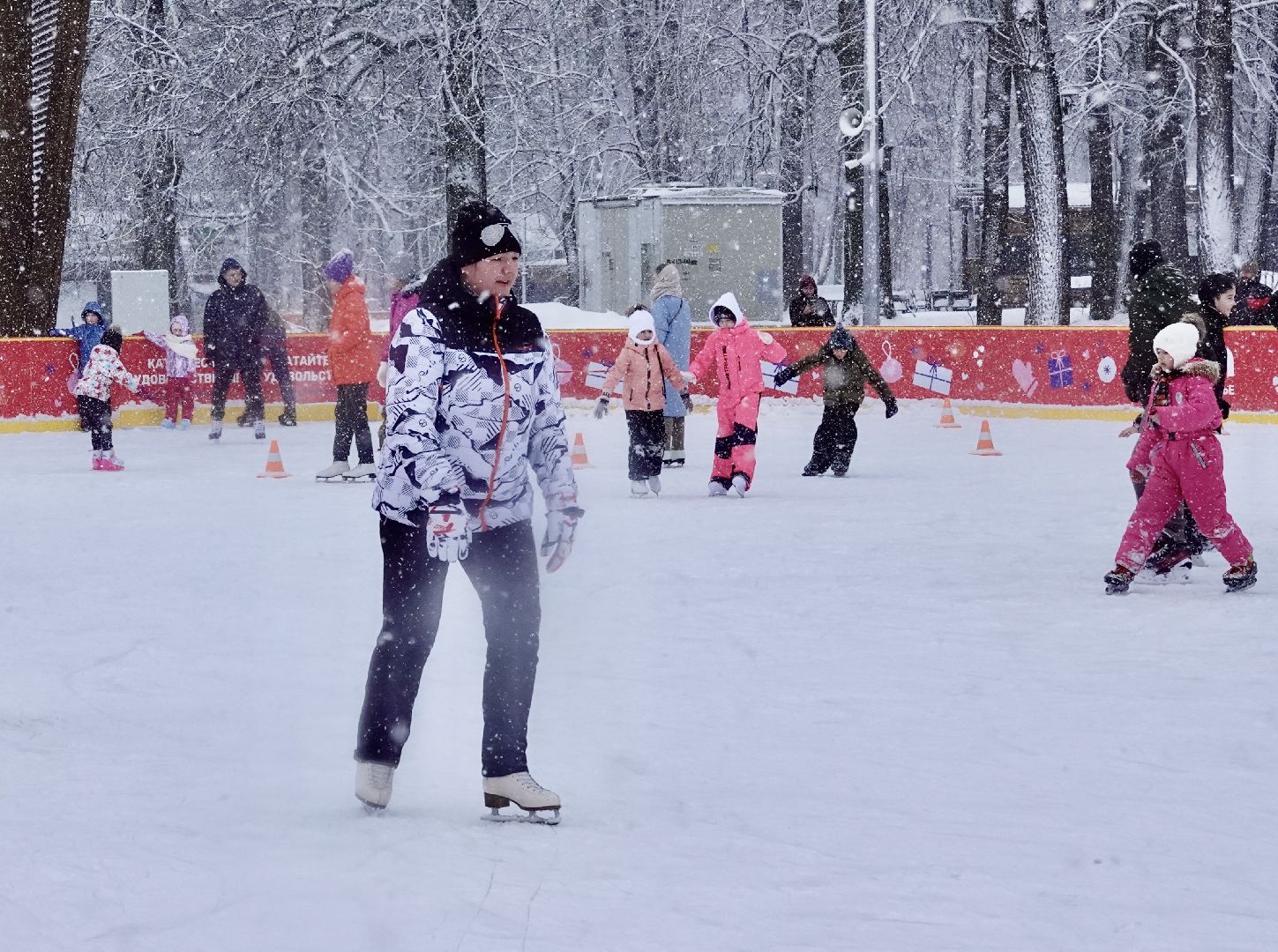 сергиево-посадский городской округ, сергиев посад, зима в подмосковье, зима в парках, парки мо, новогодние каникулы, зимние забавы, коньки, каток, фигурное катание, Парк Скитские пруды, Дети, Активности,