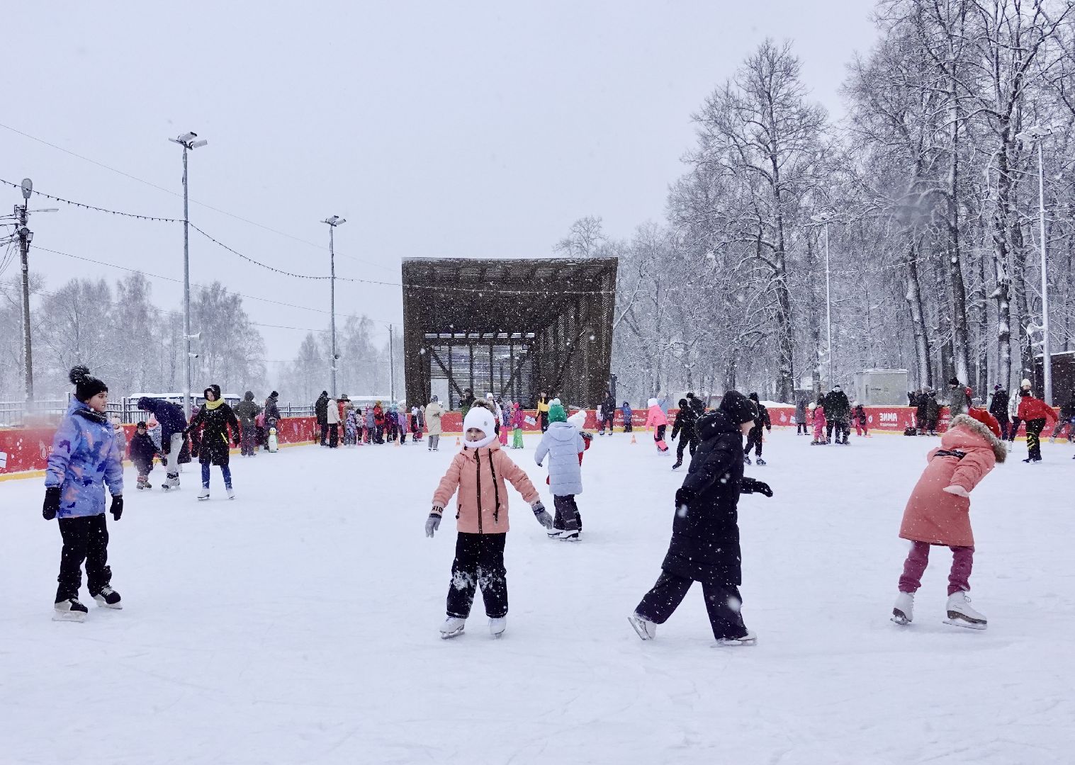 сергиево-посадский городской округ, сергиев посад, зима в подмосковье, зима в парках, парки мо, новогодние каникулы, зимние забавы, коньки, каток, фигурное катание, Парк Скитские пруды, Дети, Активности,