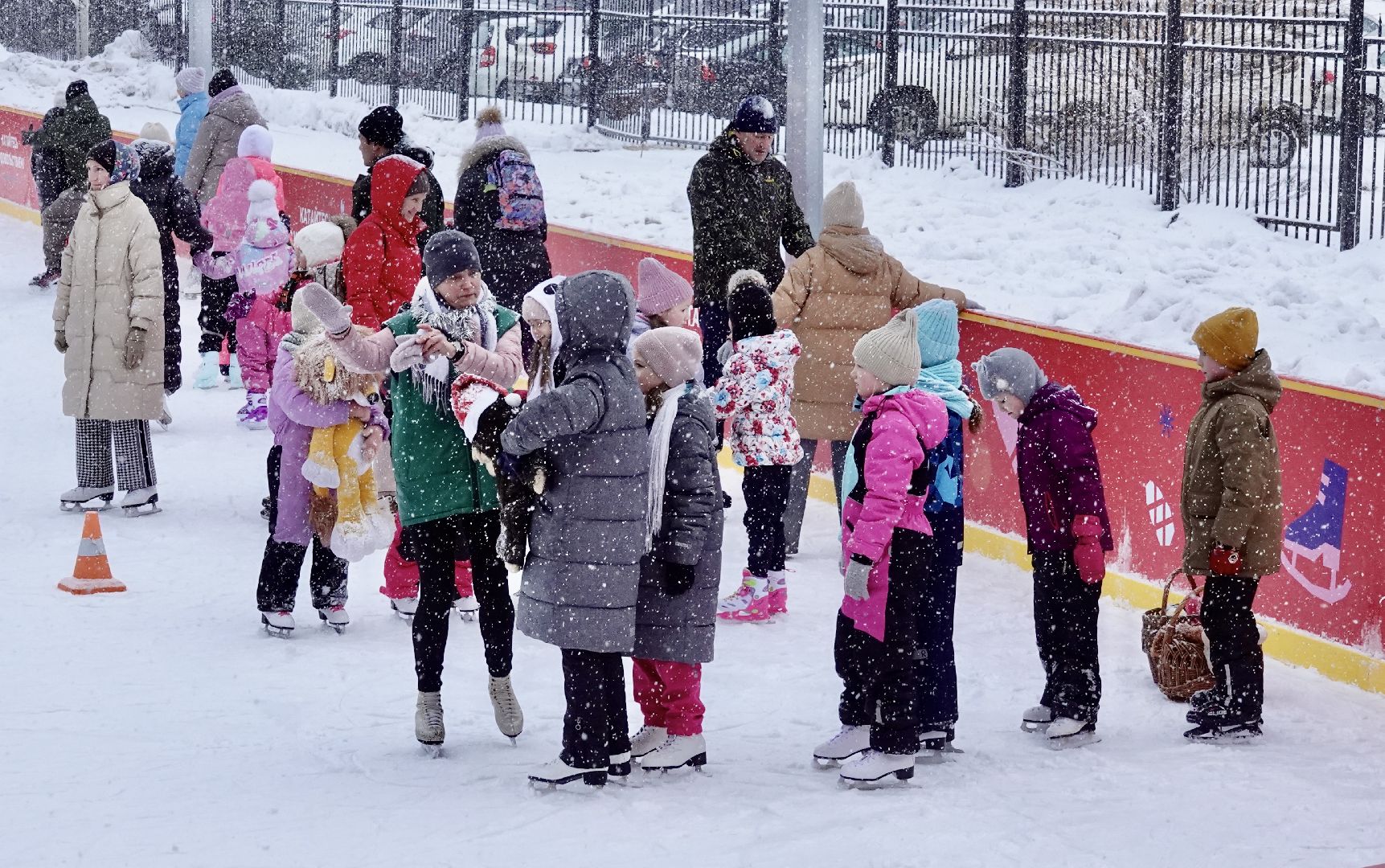 сергиево-посадский городской округ, сергиев посад, зима в подмосковье, зима в парках, парки мо, новогодние каникулы, зимние забавы, коньки, каток, фигурное катание, Парк Скитские пруды, Дети, Активности,