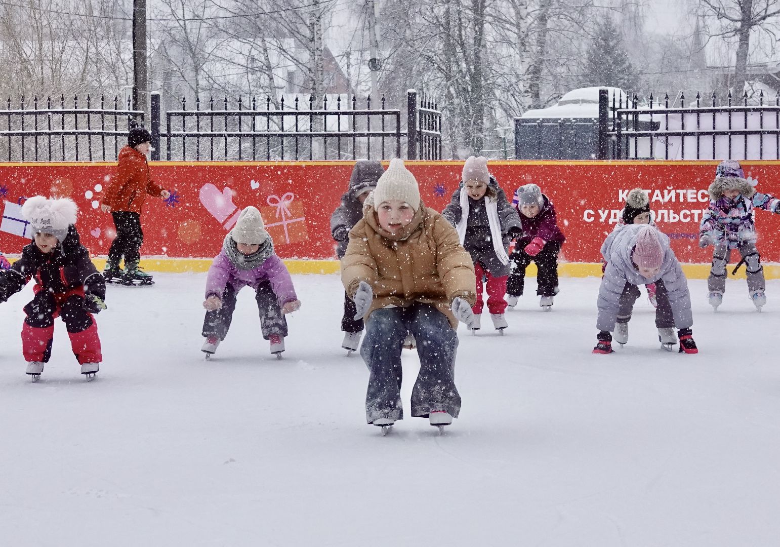 сергиево-посадский городской округ, сергиев посад, зима в подмосковье, зима в парках, парки мо, новогодние каникулы, зимние забавы, коньки, каток, фигурное катание, Парк Скитские пруды, Дети, Активности,