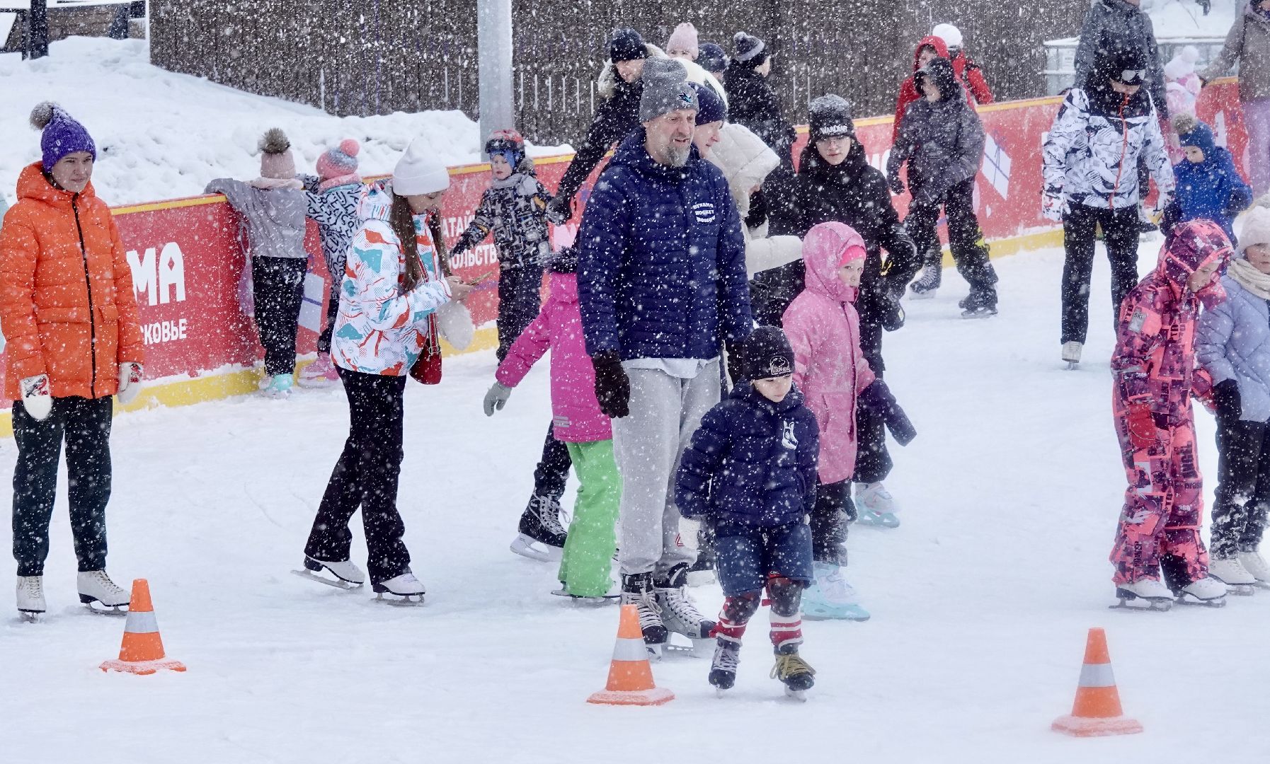 сергиево-посадский городской округ, сергиев посад, зима в подмосковье, зима в парках, парки мо, новогодние каникулы, зимние забавы, коньки, каток, фигурное катание, Парк Скитские пруды, Дети, Активности,