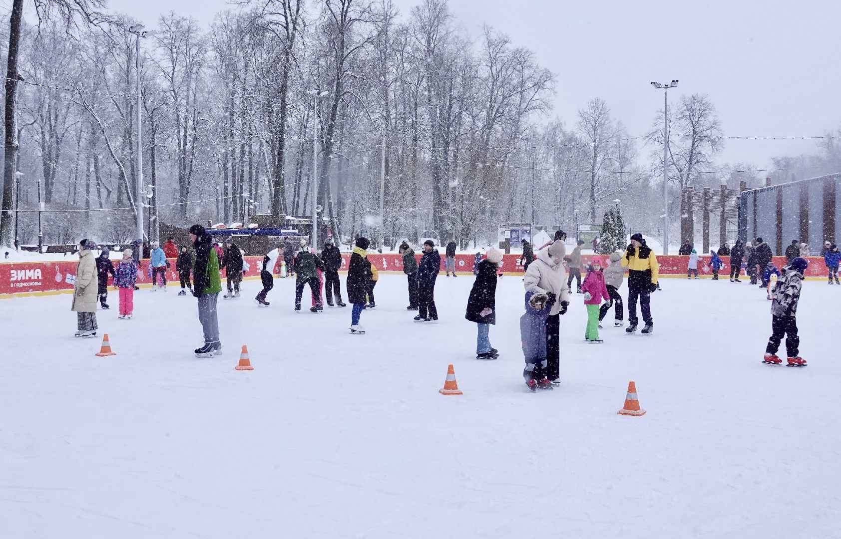сергиево-посадский городской округ, сергиев посад, зима в подмосковье, зима в парках, парки мо, новогодние каникулы, зимние забавы, коньки, каток, фигурное катание, Парк Скитские пруды, Дети, Активности,