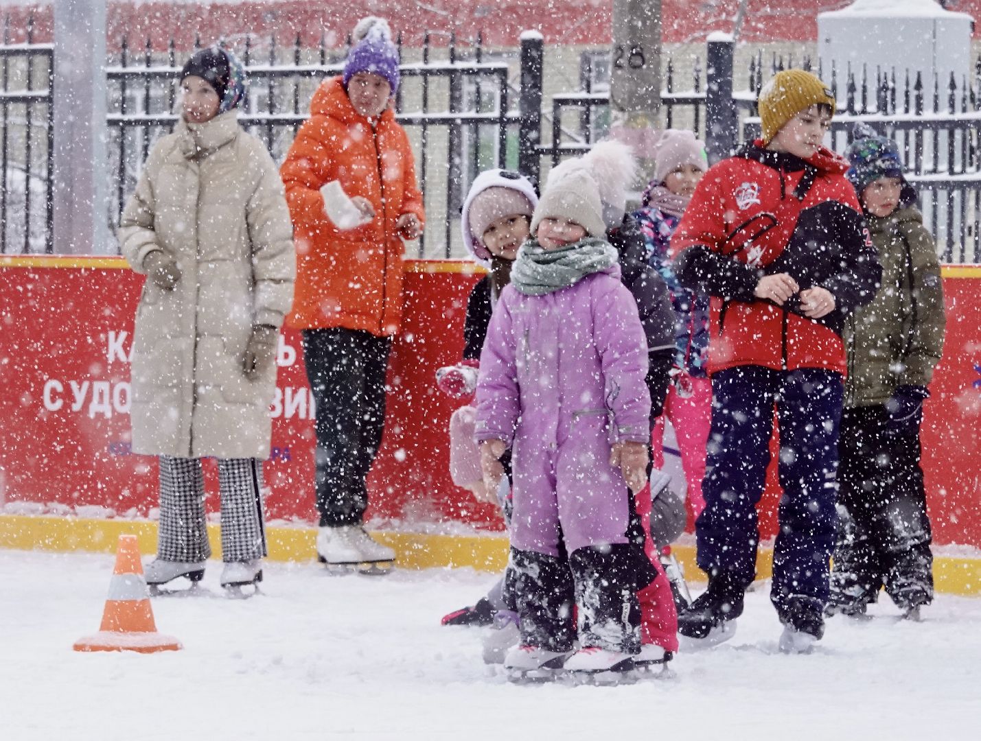 сергиево-посадский городской округ, сергиев посад, зима в подмосковье, зима в парках, парки мо, новогодние каникулы, зимние забавы, коньки, каток, фигурное катание, Парк Скитские пруды, Дети, Активности,