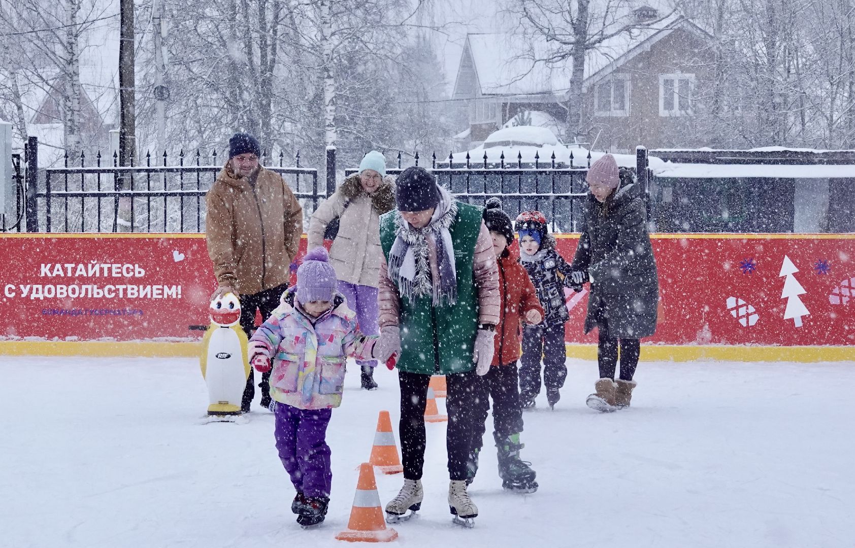 сергиево-посадский городской округ, сергиев посад, зима в подмосковье, зима в парках, парки мо, новогодние каникулы, зимние забавы, коньки, каток, фигурное катание, Парк Скитские пруды, Дети, Активности,