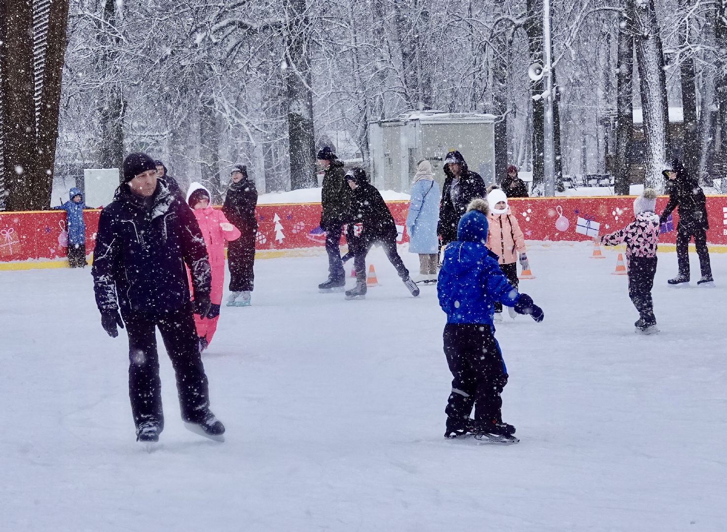 сергиево-посадский городской округ, сергиев посад, зима в подмосковье, зима в парках, парки мо, новогодние каникулы, зимние забавы, коньки, каток, фигурное катание, Парк Скитские пруды, Дети, Активности,