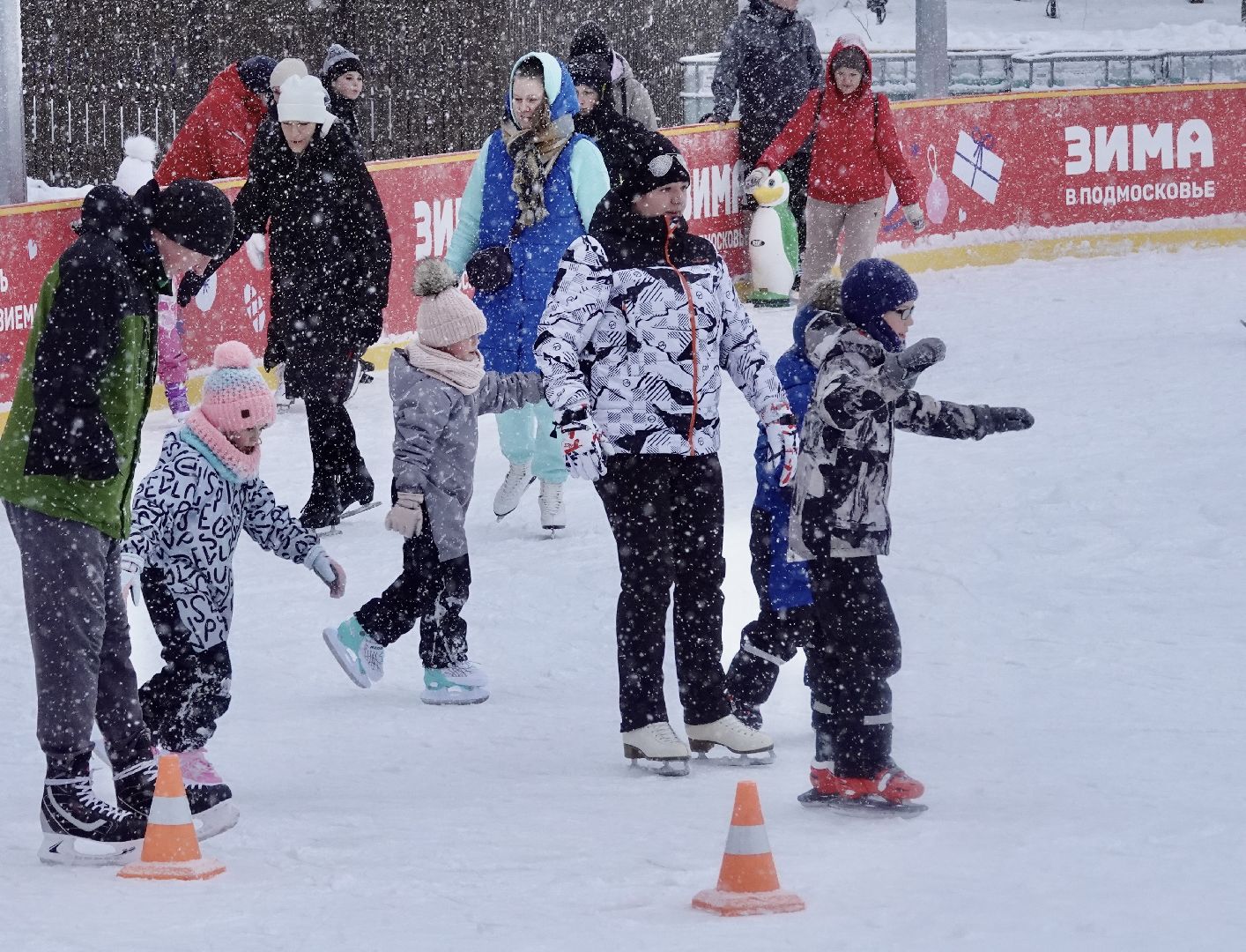 сергиево-посадский городской округ, сергиев посад, зима в подмосковье, зима в парках, парки мо, новогодние каникулы, зимние забавы, коньки, каток, фигурное катание, Парк Скитские пруды, Дети, Активности,