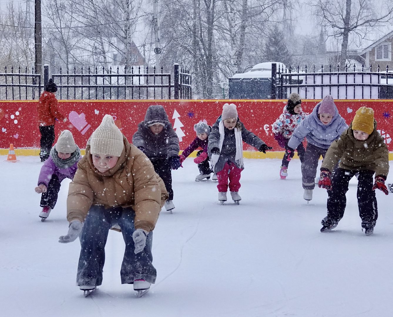 сергиево-посадский городской округ, сергиев посад, зима в подмосковье, зима в парках, парки мо, новогодние каникулы, зимние забавы, коньки, каток, фигурное катание, Парк Скитские пруды, Дети, Активности,