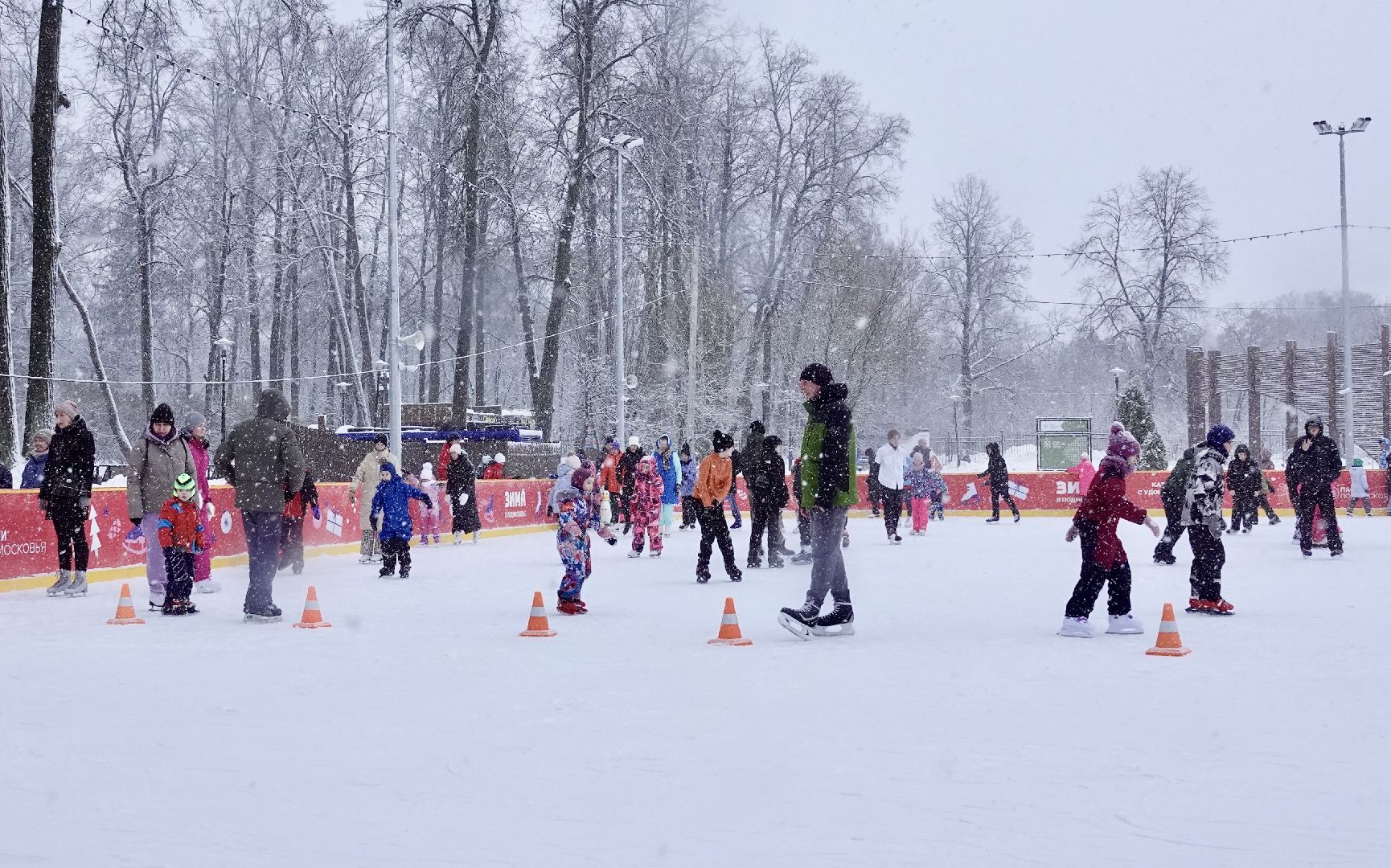 сергиево-посадский городской округ, сергиев посад, зима в подмосковье, зима в парках, парки мо, новогодние каникулы, зимние забавы, коньки, каток, фигурное катание, Парк Скитские пруды, Дети, Активности,