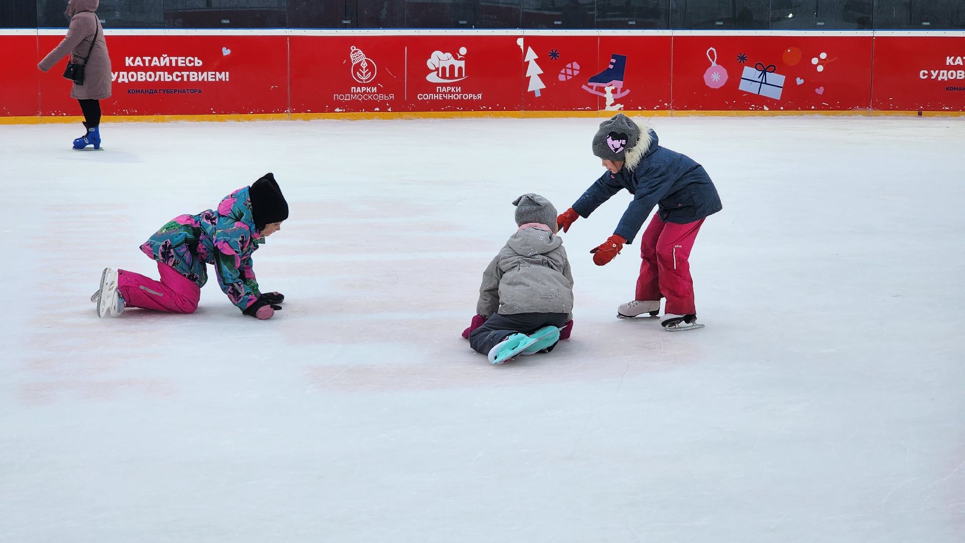 Солнечногорск, вертикалки, каток в парке, зима в подмосковье,