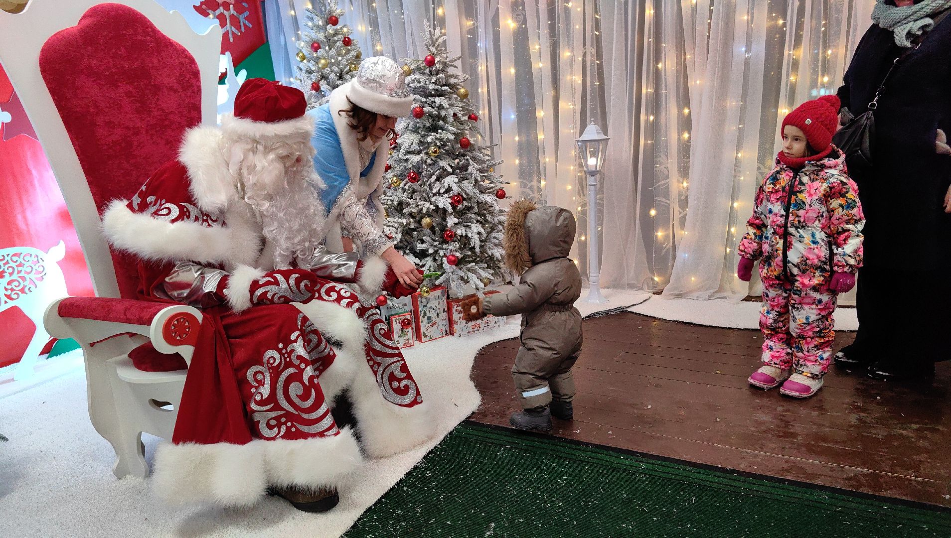 резиденция Деда Мороза, парк, Дед Мороз, снегурочка,