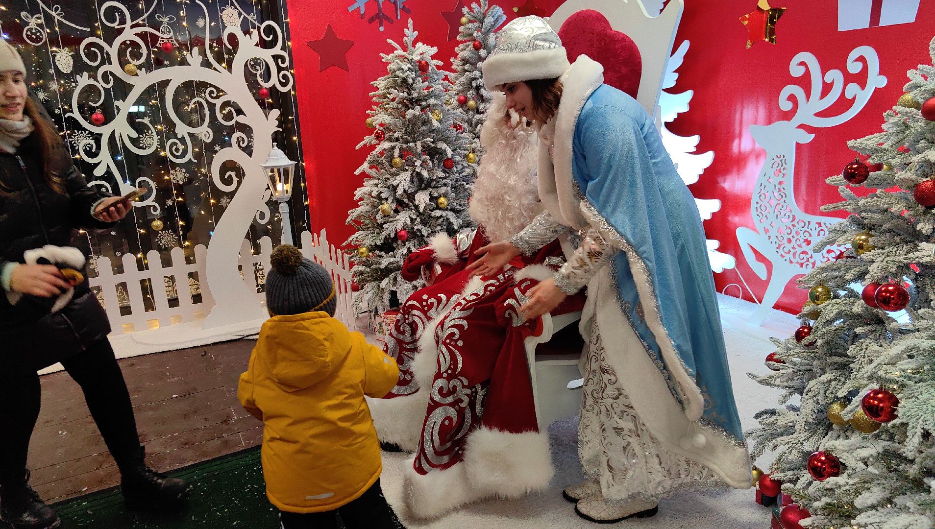 резиденция Деда Мороза, парк, Дед Мороз, снегурочка,