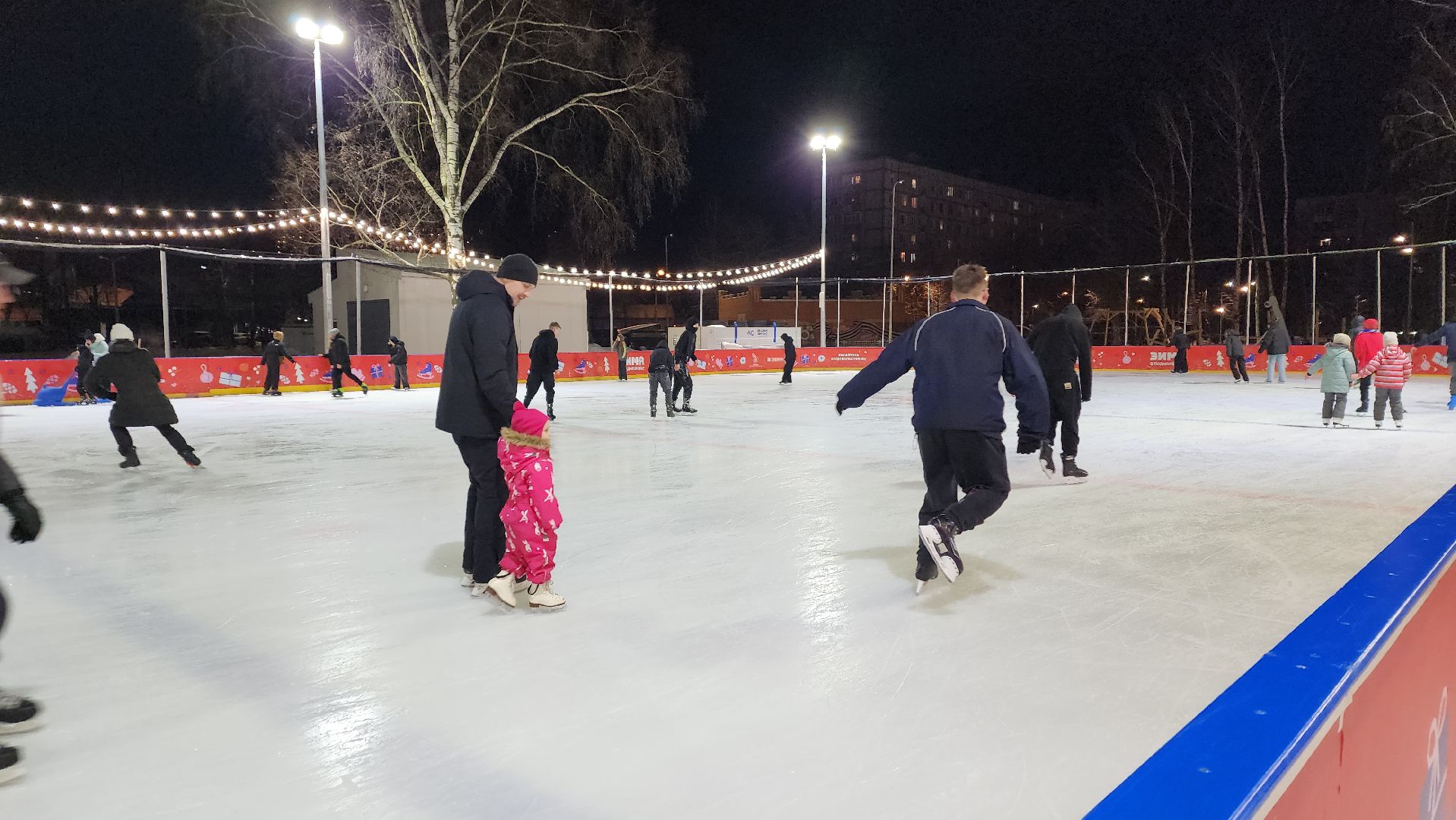 пушкино, каток в центре города, каток в парке, коньки, зима в подмосковье, семейные выходные,