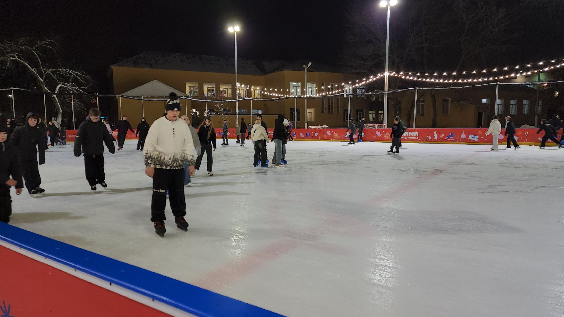 пушкино, каток в центре города, каток в парке, коньки, зима в подмосковье, семейные выходные,