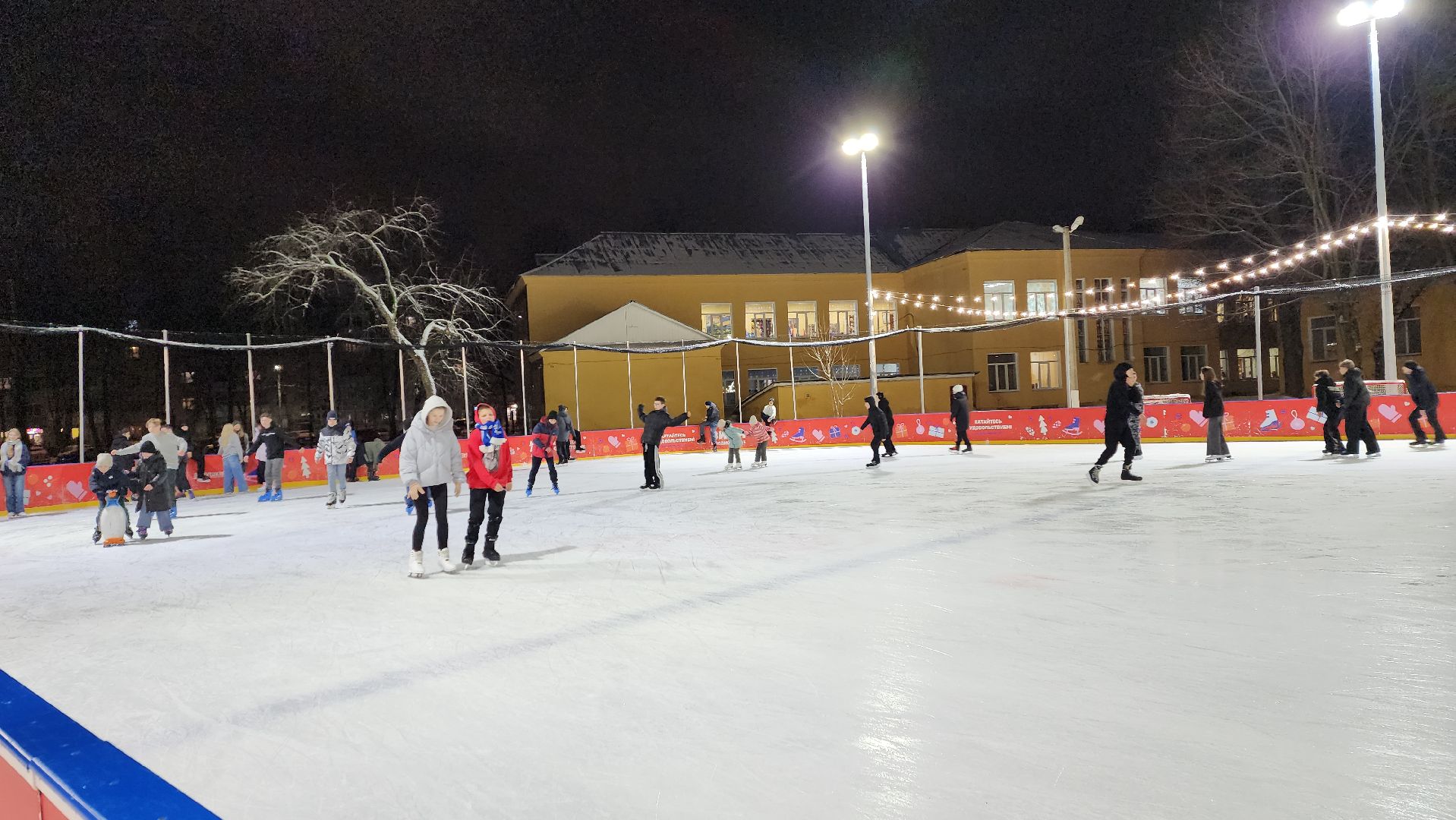 пушкино, каток в центре города, каток в парке, коньки, зима в подмосковье, семейные выходные,