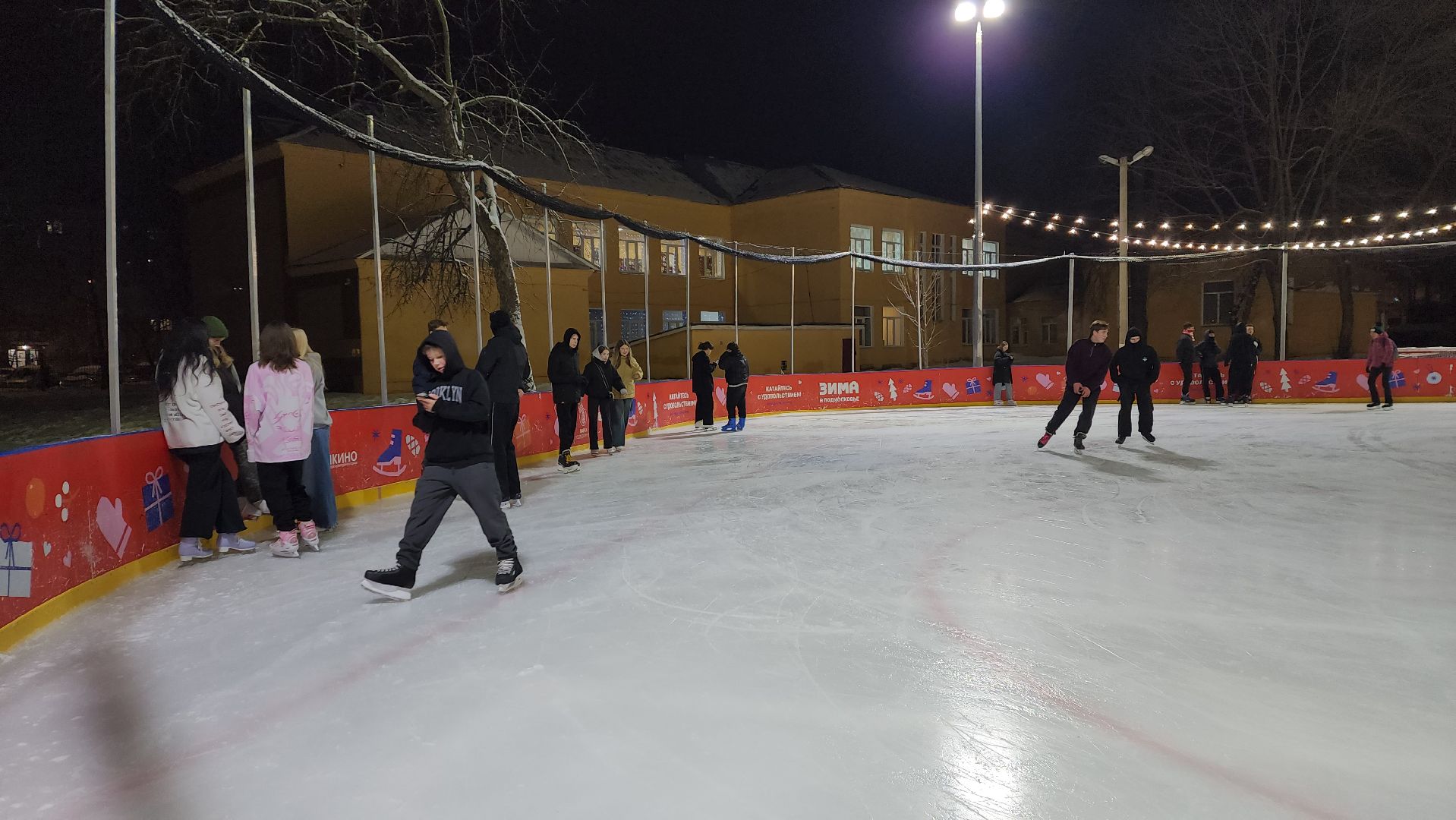 пушкино, каток в центре города, каток в парке, коньки, зима в подмосковье, семейные выходные,
