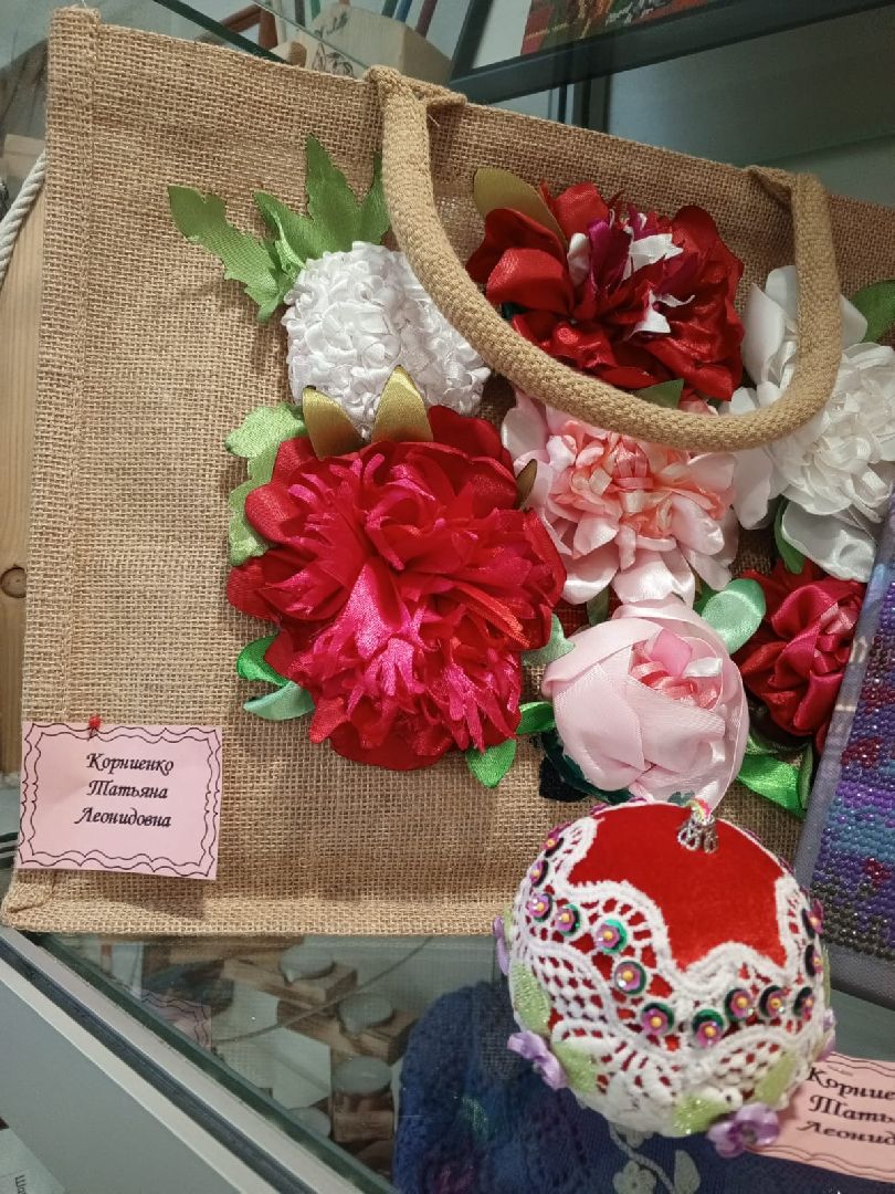 пушкинский, дк, дом культуры, поселок, художественное творчество, поделки, рукоделие,экспозиция,куклы, обереги,платки, броши,