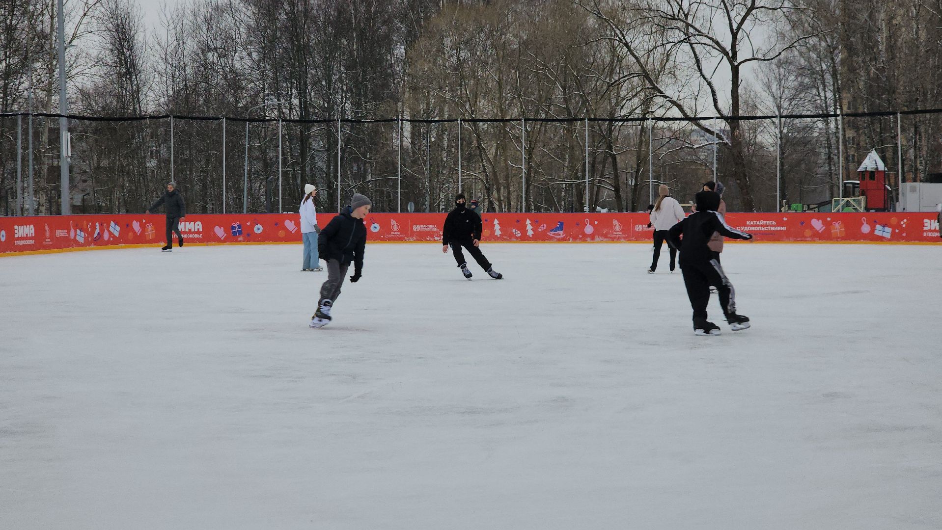 пушкинский, ивантеевка, каток, каток в парке, каток в центре города, коньки, прокат коньков, зима в подмосковье, развлечения,семейный отдых,