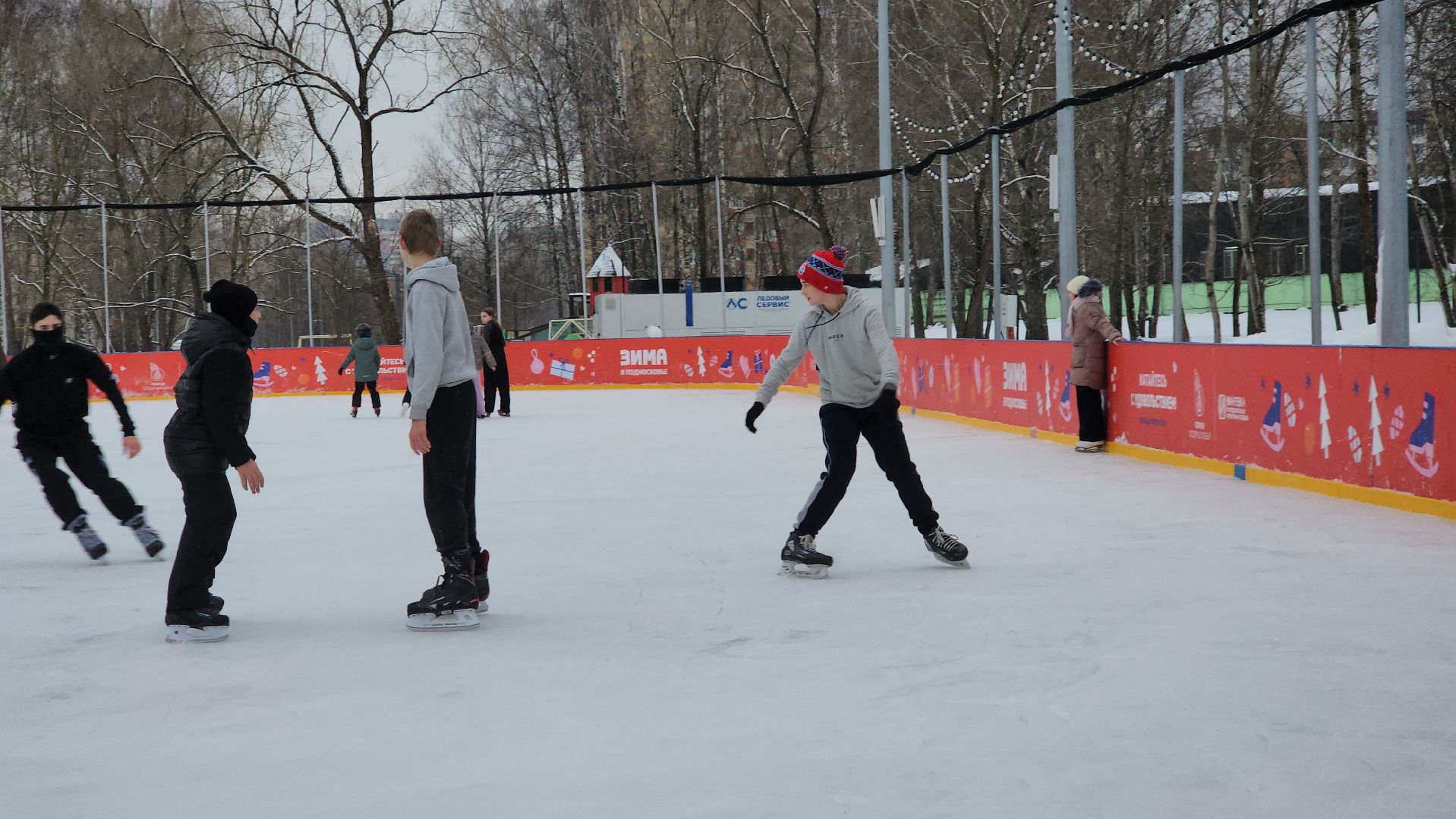 пушкинский, ивантеевка, каток, каток в парке, каток в центре города, коньки, прокат коньков, зима в подмосковье, развлечения,семейный отдых,