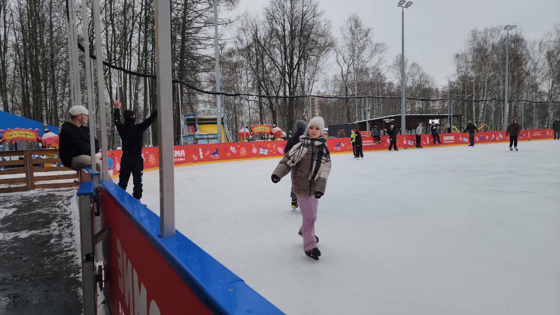 пушкинский, ивантеевка, каток, каток в парке, каток в центре города, коньки, прокат коньков, зима в подмосковье, развлечения,семейный отдых,