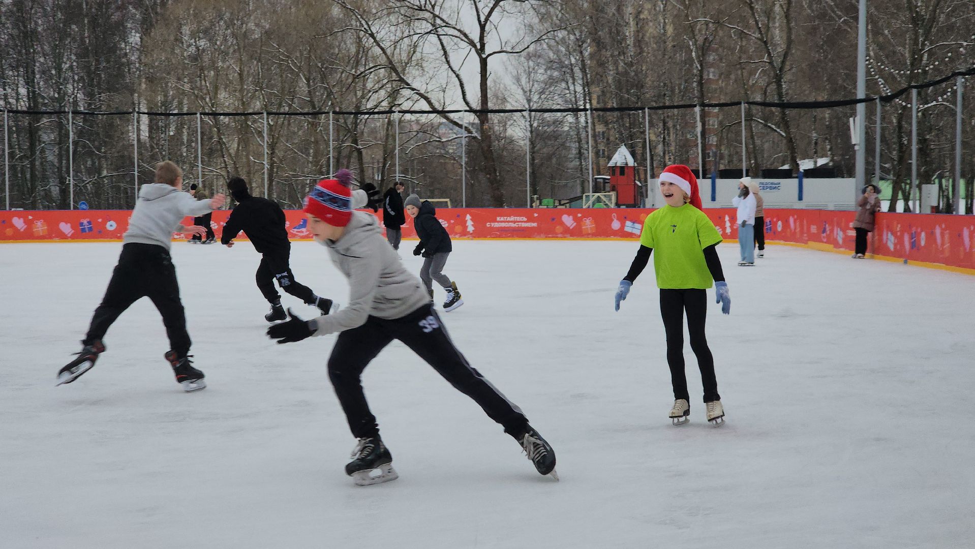 пушкинский, ивантеевка, каток, каток в парке, каток в центре города, коньки, прокат коньков, зима в подмосковье, развлечения,семейный отдых,