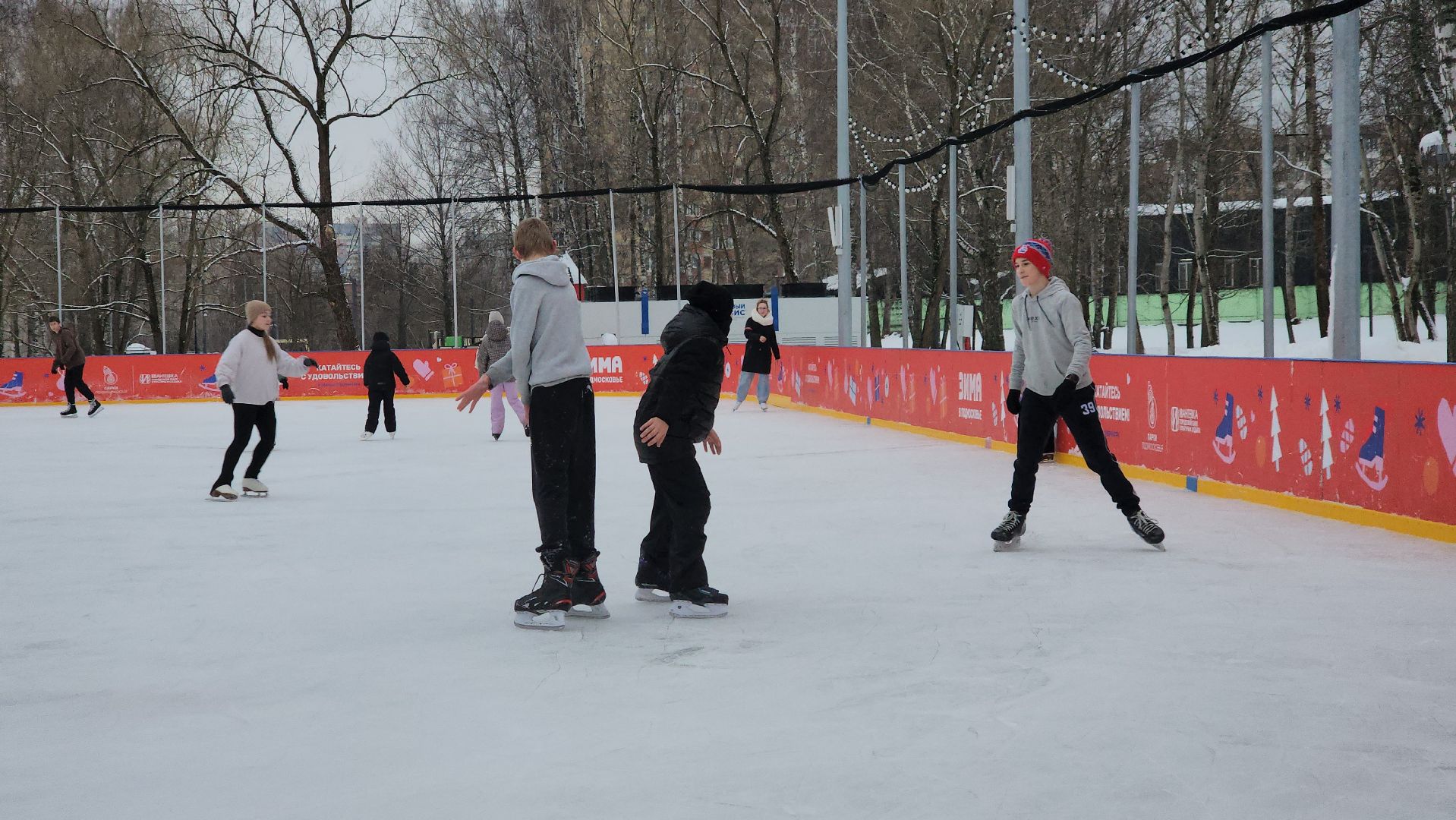 пушкинский, ивантеевка, каток, каток в парке, каток в центре города, коньки, прокат коньков, зима в подмосковье, развлечения,семейный отдых,