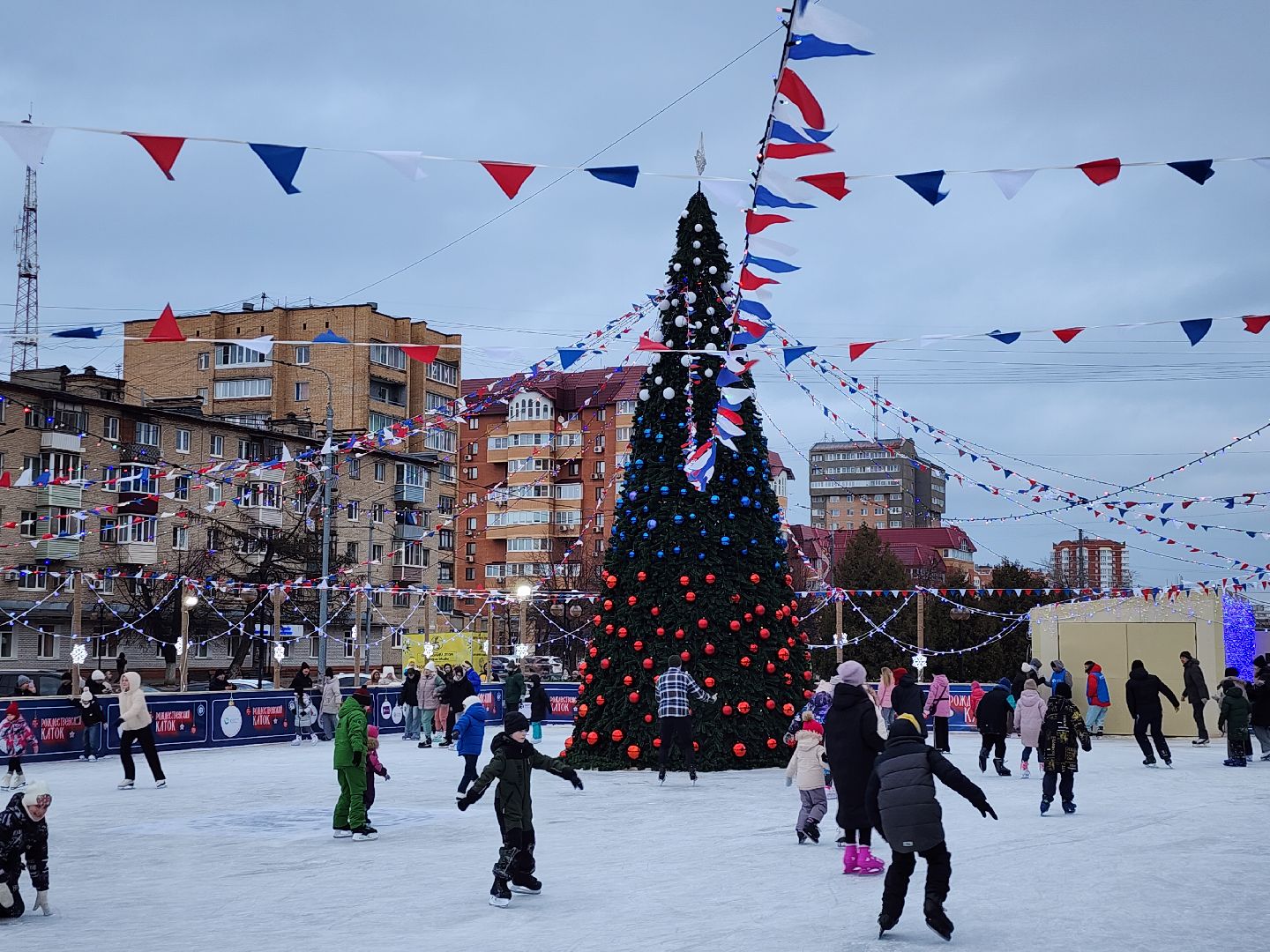 серпухов, подмосковье, каток, искусственный лед, новый год,