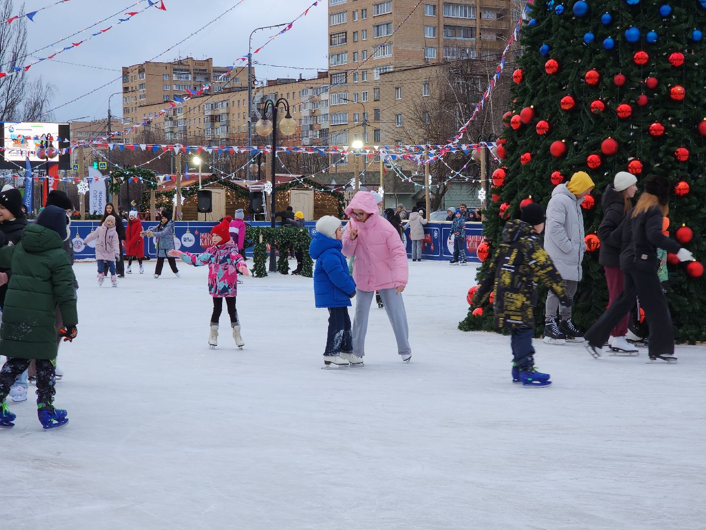 серпухов, подмосковье, каток, искусственный лед, новый год,