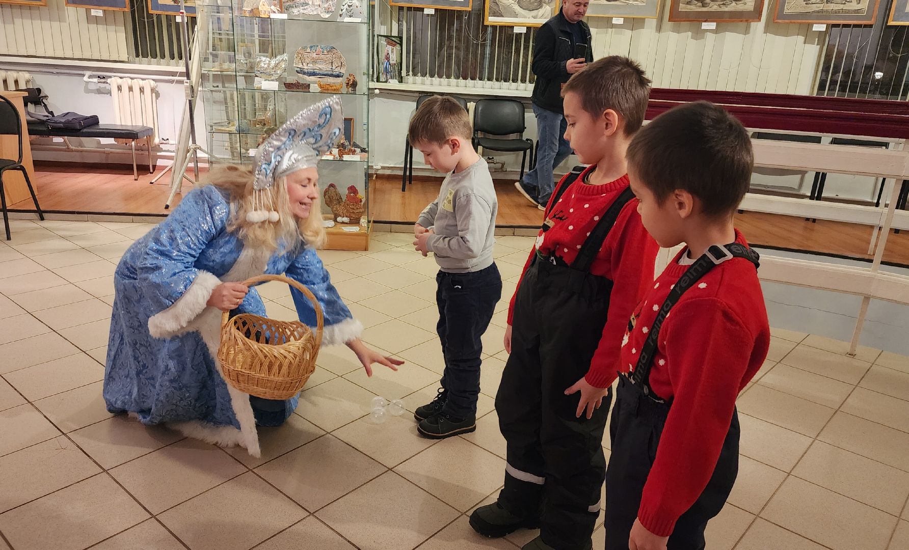 Звенигород, Культура, Гостиная Деда Мороза,вертикалки,