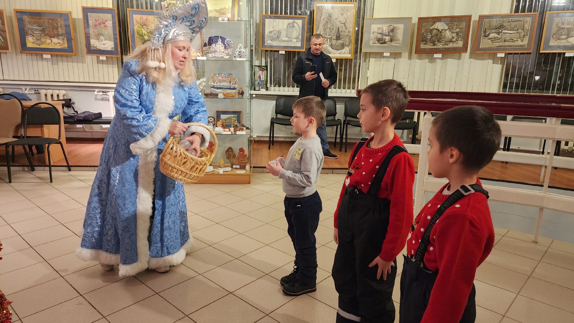 Звенигород, Культура, Гостиная Деда Мороза,вертикалки,