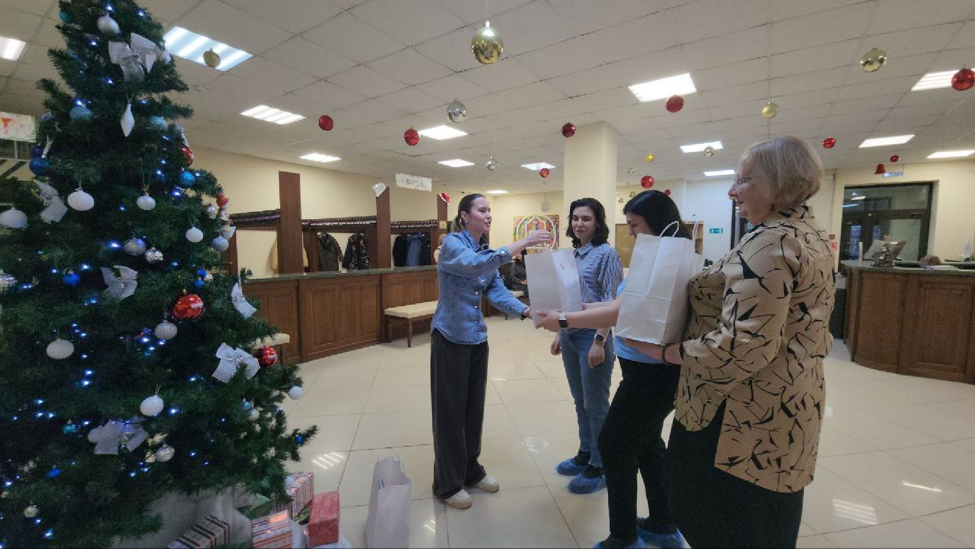 люберцы, люберецкий музейно-выставочный комплекс, История новогодней игрушки Арт-ёлка,