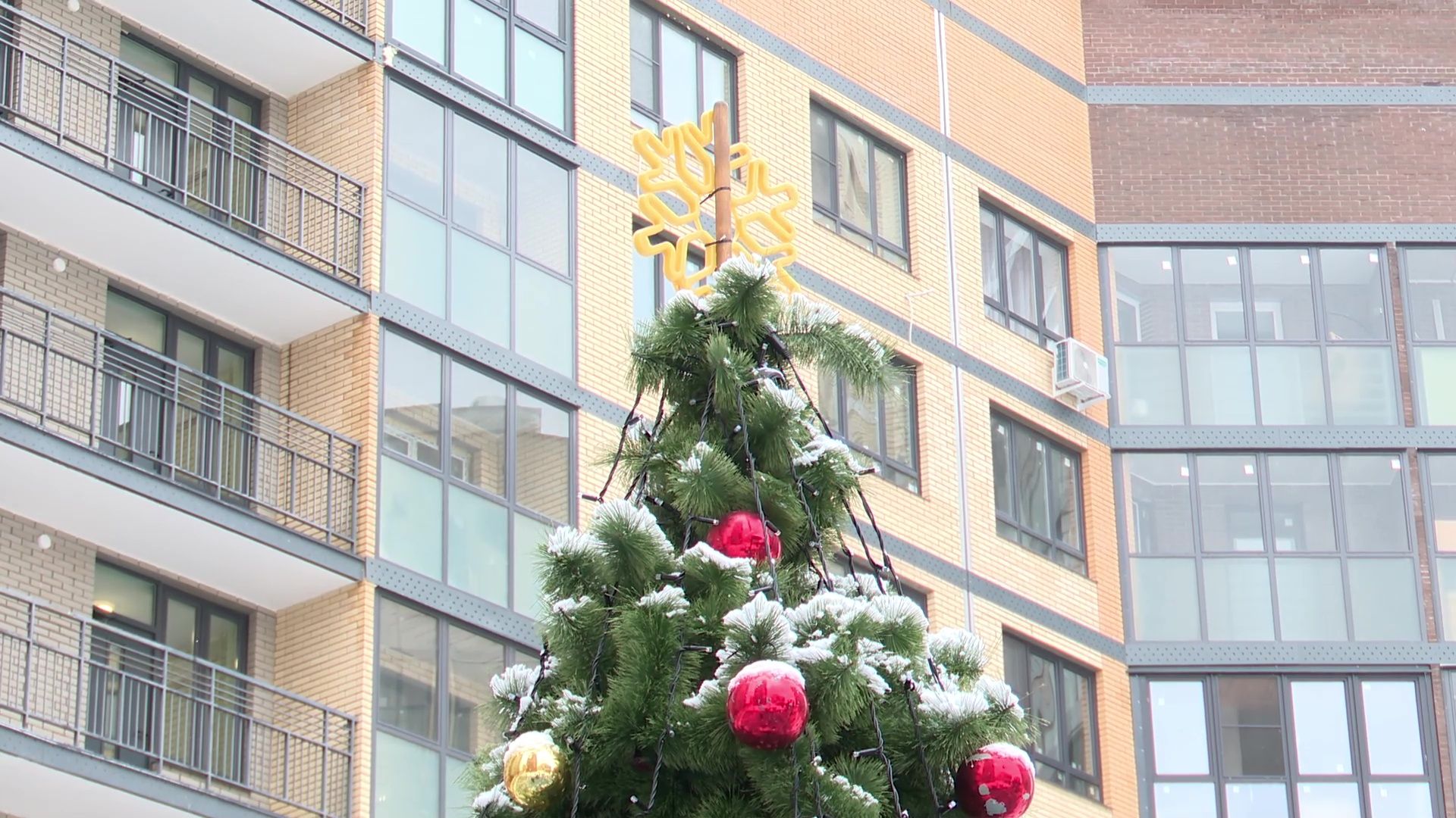 Реутов, вертикалки, елка, новый год, нпо маш, праздник, дети, сказочные герои,