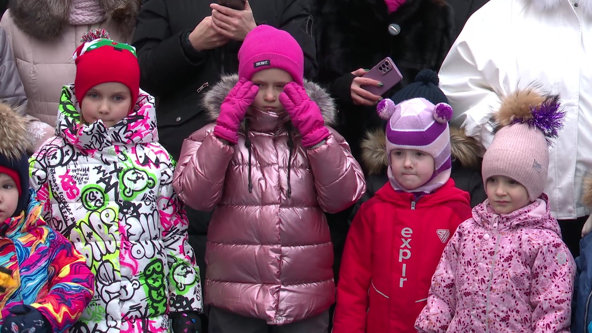 Реутов, вертикалки, елка, новый год, нпо маш, праздник, дети, сказочные герои,