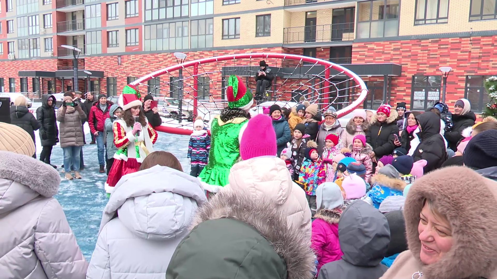 Реутов, вертикалки, елка, новый год, нпо маш, праздник, дети, сказочные герои,