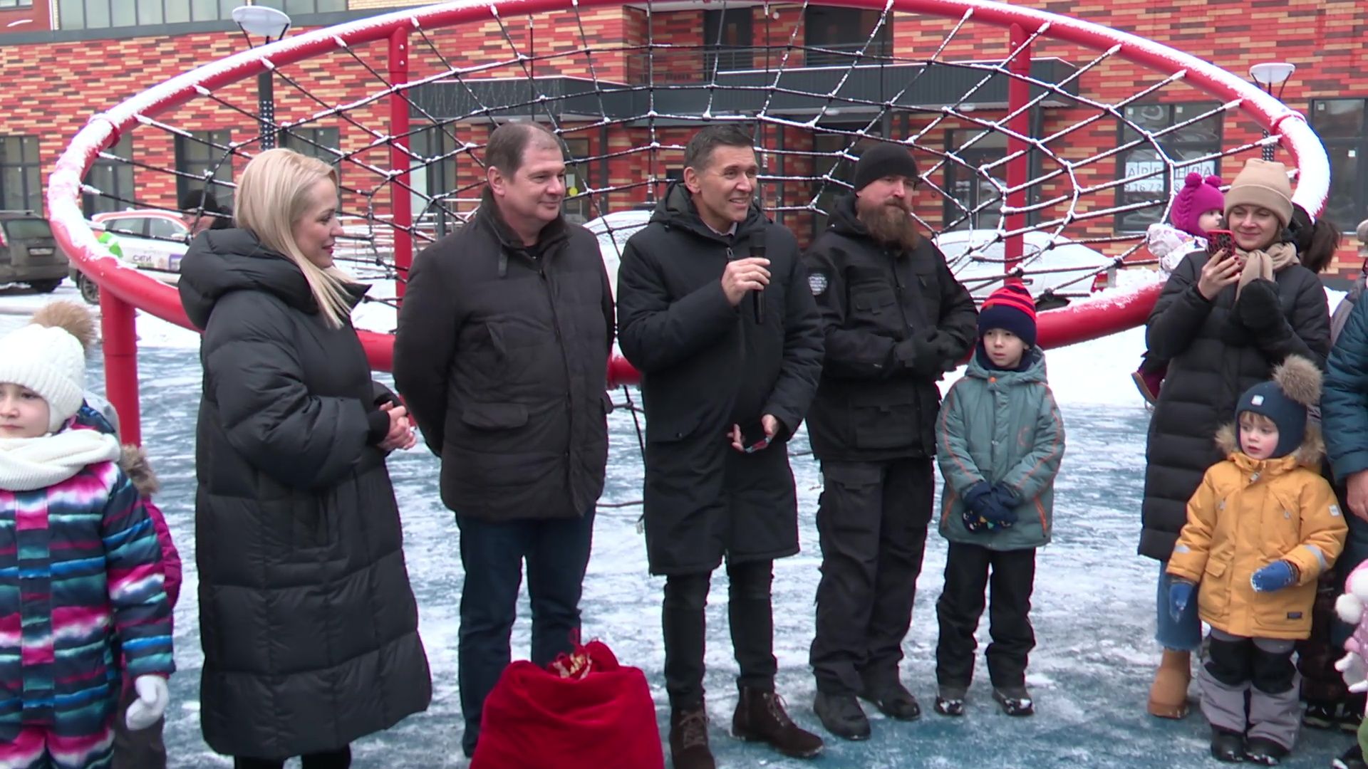 Реутов, вертикалки, елка, новый год, нпо маш, праздник, дети, сказочные герои,