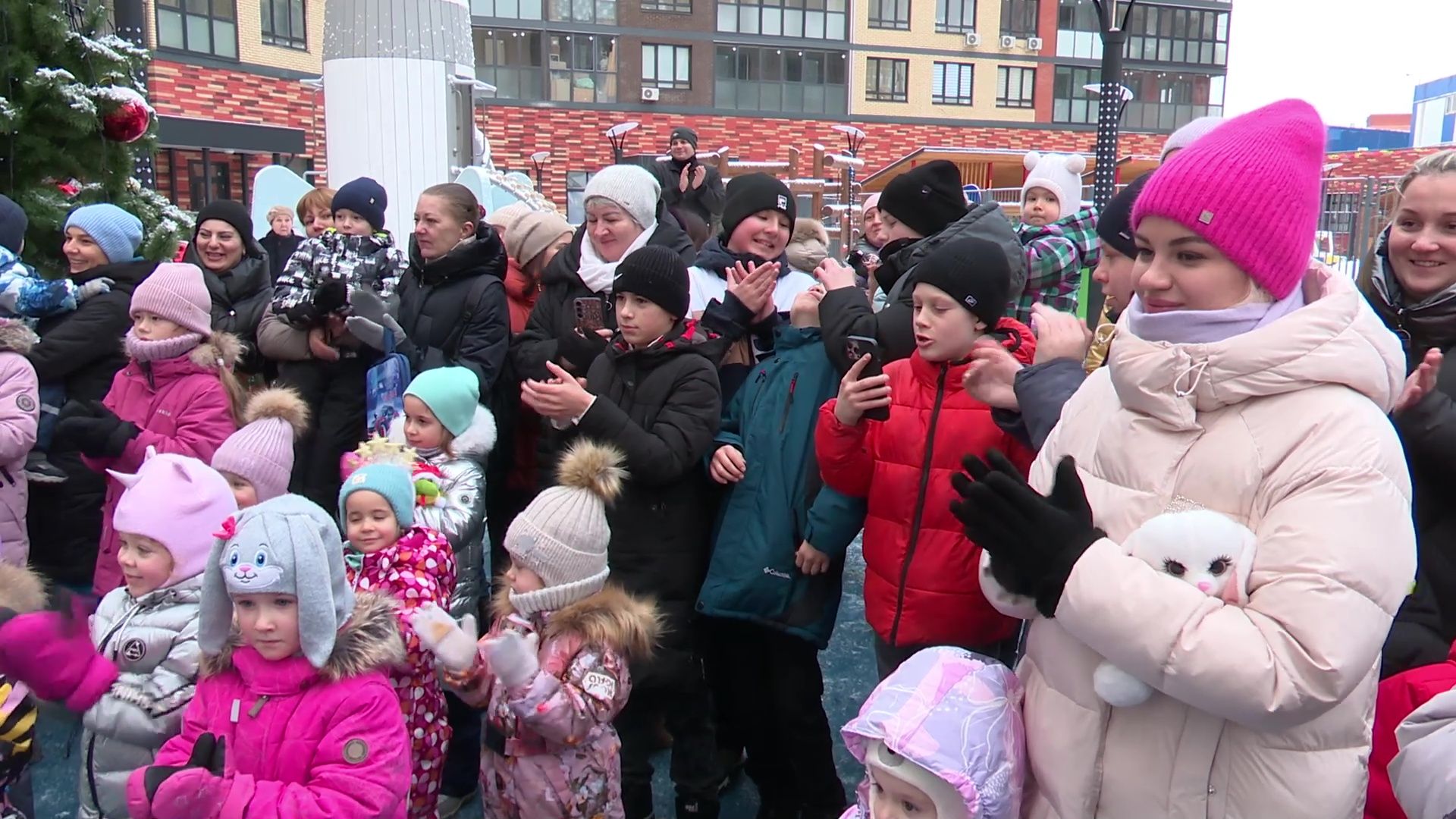 Реутов, вертикалки, елка, новый год, нпо маш, праздник, дети, сказочные герои,