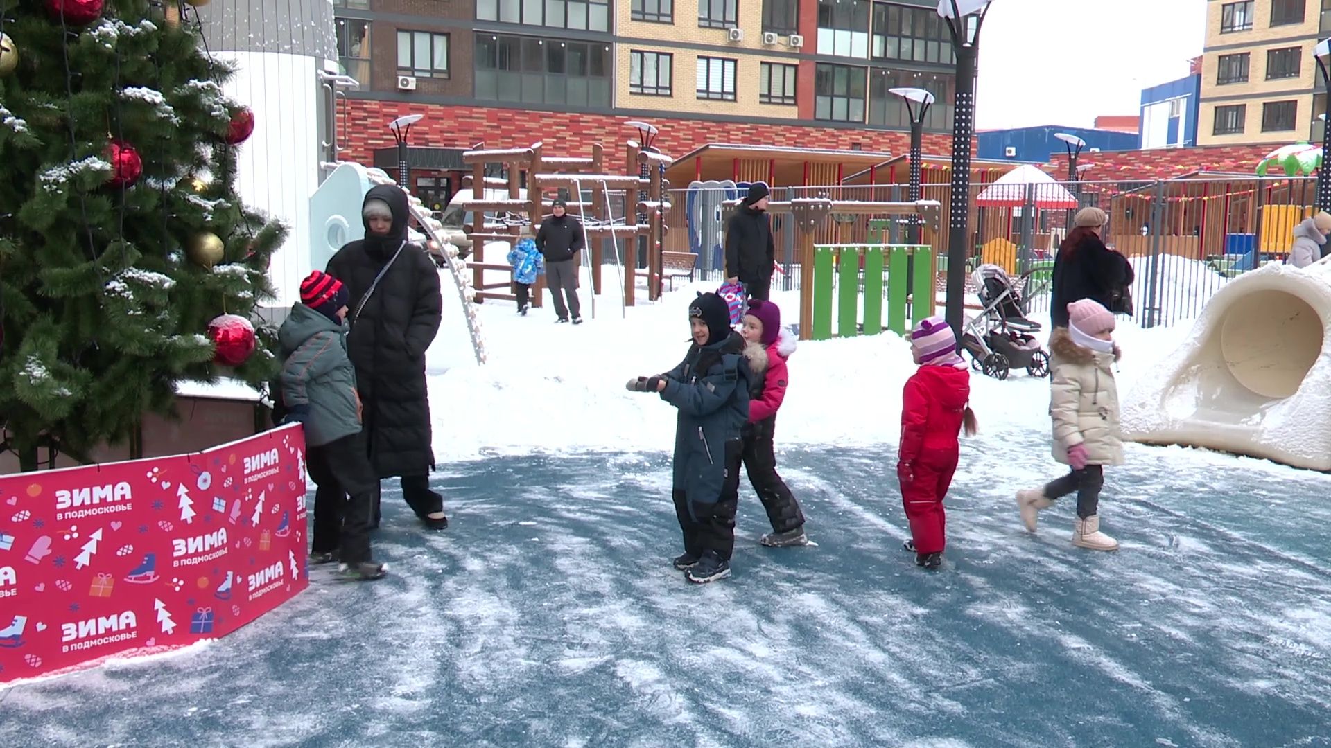 Реутов, вертикалки, елка, новый год, нпо маш, праздник, дети, сказочные герои,