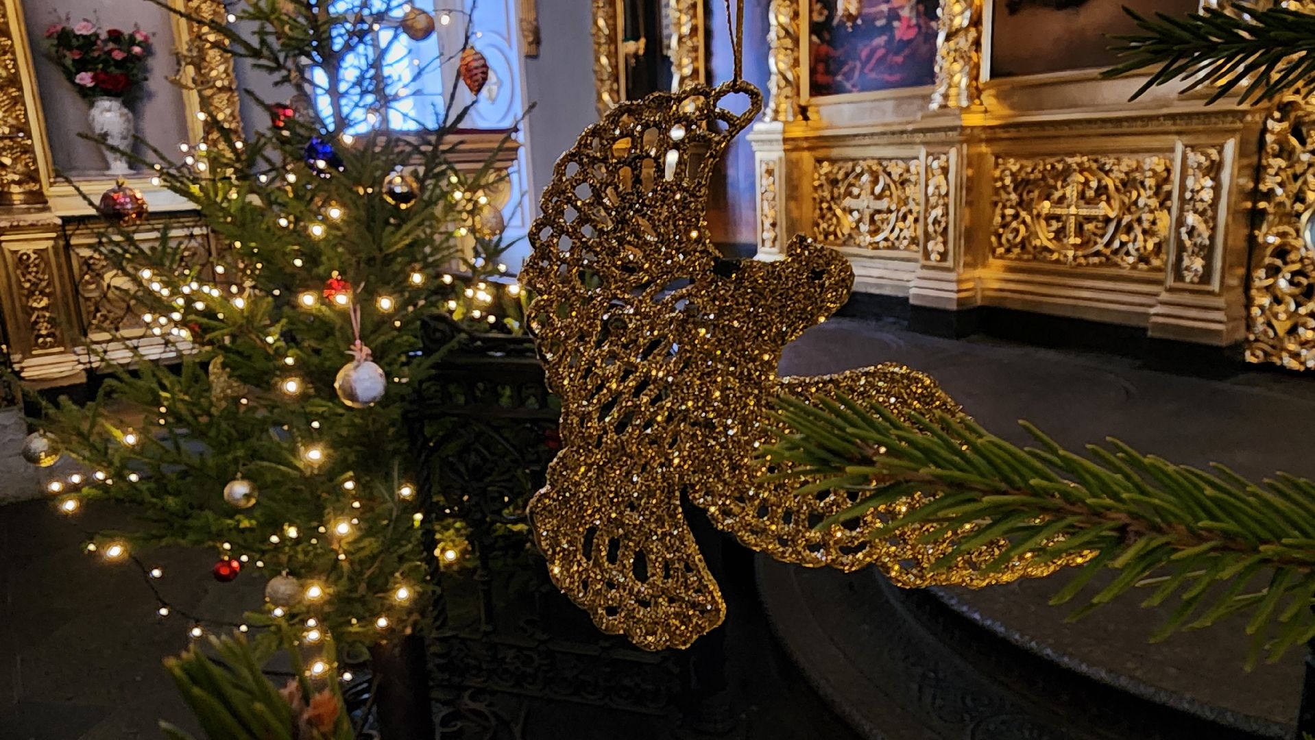 вертикалки,Бронницы, Подготовка храма к Рождеству, Рождественские богослужения, Украшение собора к Рождеству, Украшение церкви к Рождеству, Храмовый комплекс в Бронницах,