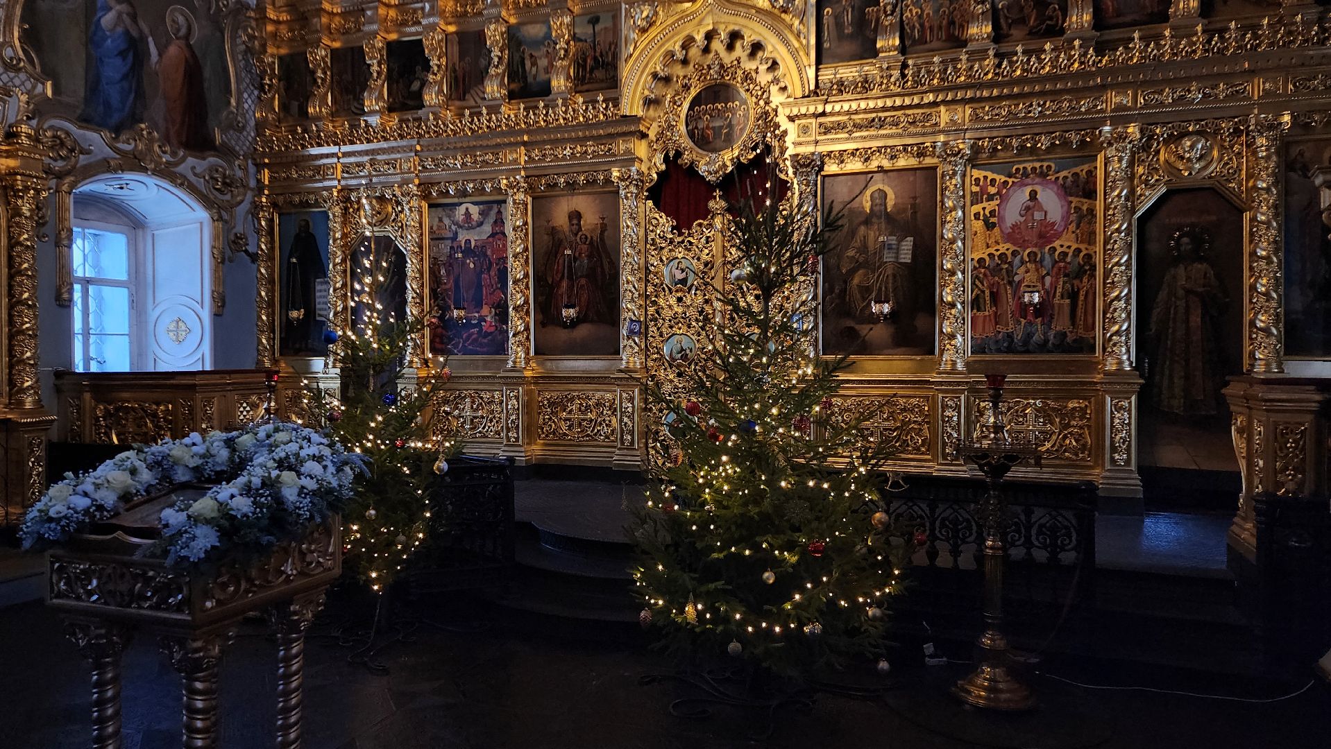вертикалки,Бронницы, Подготовка храма к Рождеству, Рождественские богослужения, Украшение собора к Рождеству, Украшение церкви к Рождеству, Храмовый комплекс в Бронницах,