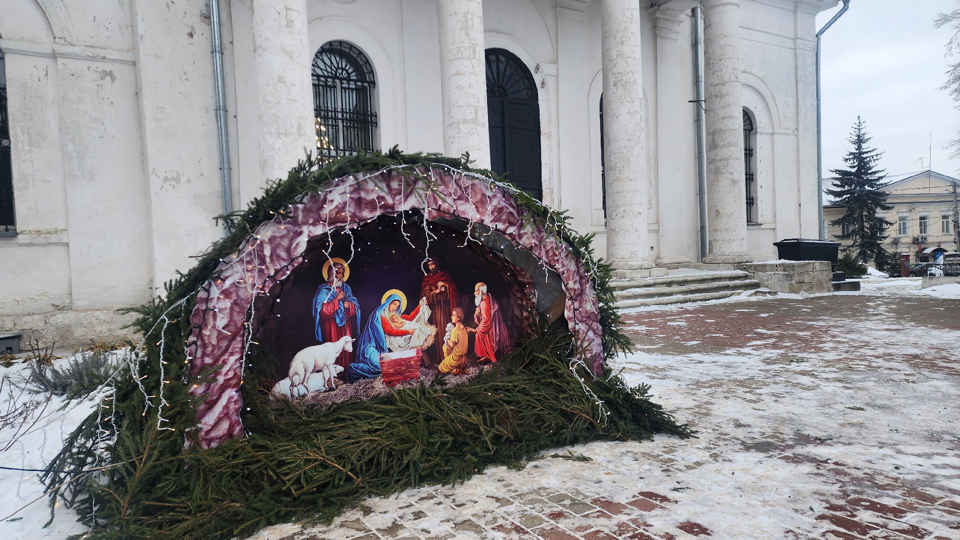 вертикалки,Бронницы, Подготовка храма к Рождеству, Рождественские богослужения, Украшение собора к Рождеству, Украшение церкви к Рождеству, Храмовый комплекс в Бронницах,