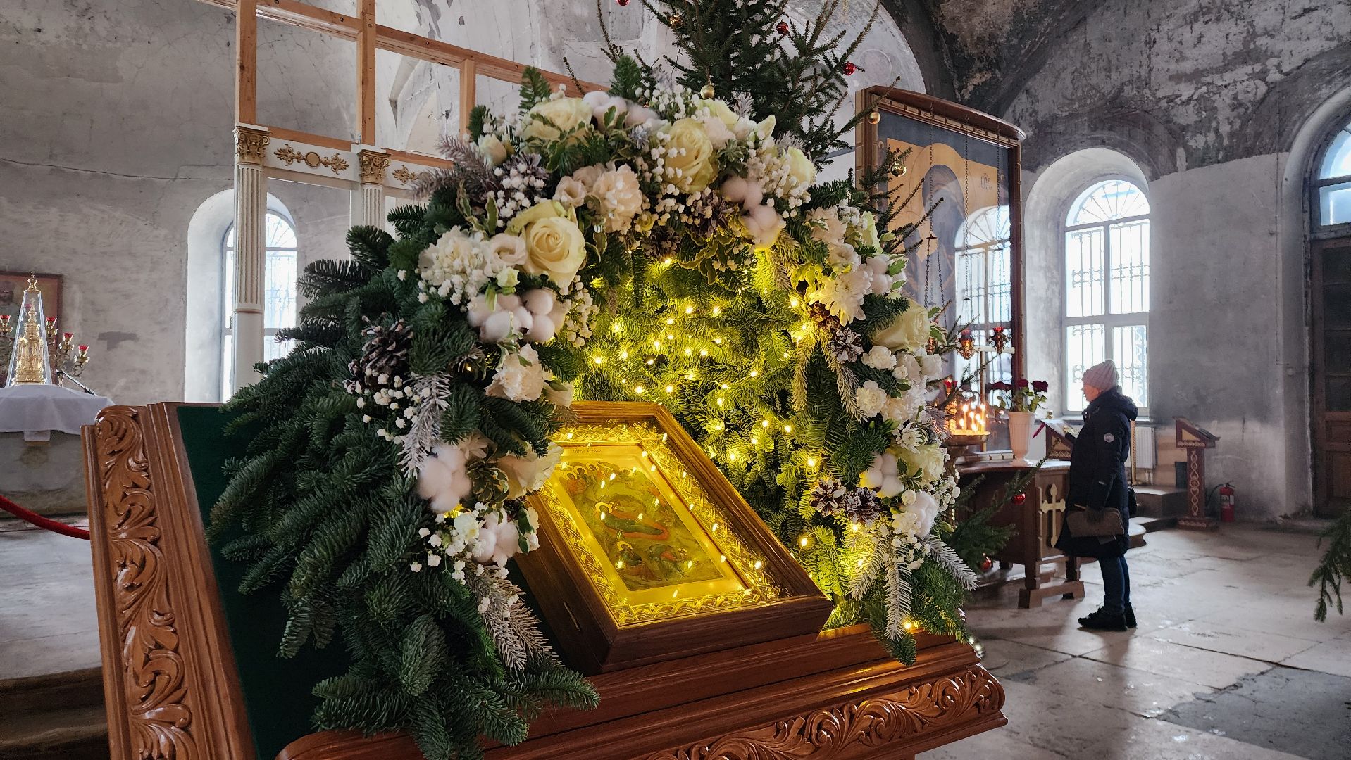 вертикалки,Бронницы, Подготовка храма к Рождеству, Рождественские богослужения, Украшение собора к Рождеству, Украшение церкви к Рождеству, Храмовый комплекс в Бронницах,