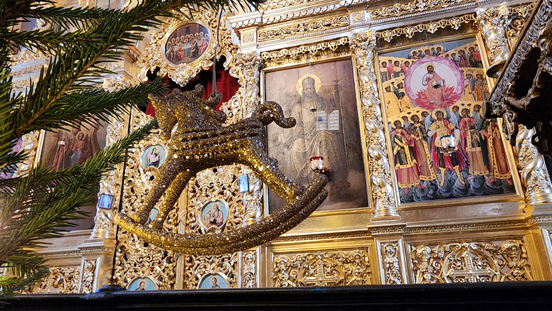 вертикалки,Бронницы, Подготовка храма к Рождеству, Рождественские богослужения, Украшение собора к Рождеству, Украшение церкви к Рождеству, Храмовый комплекс в Бронницах,