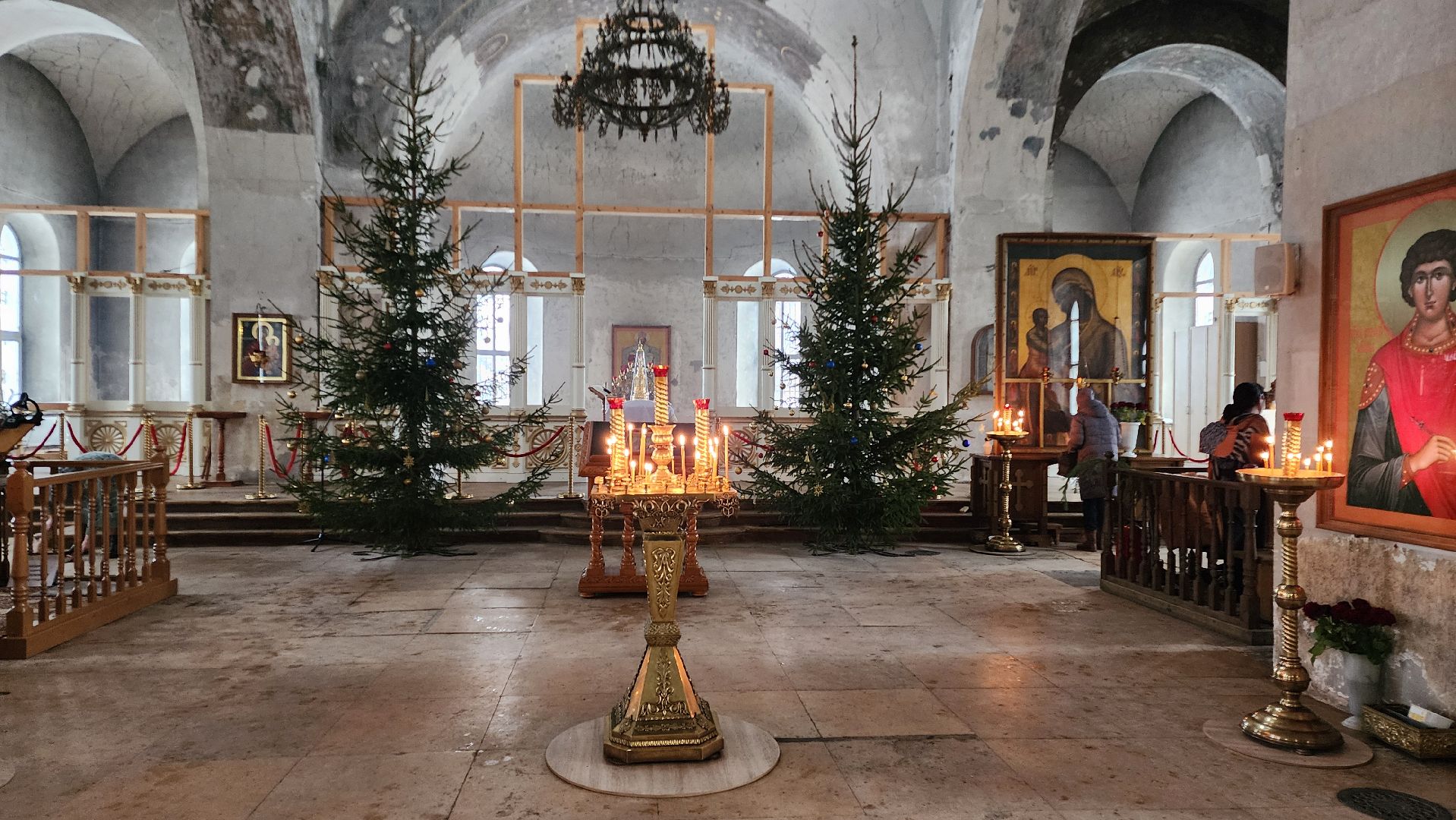 вертикалки,Бронницы, Подготовка храма к Рождеству, Рождественские богослужения, Украшение собора к Рождеству, Украшение церкви к Рождеству, Храмовый комплекс в Бронницах,