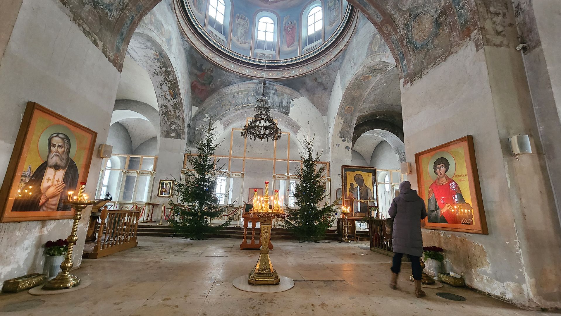 вертикалки,Бронницы, Подготовка храма к Рождеству, Рождественские богослужения, Украшение собора к Рождеству, Украшение церкви к Рождеству, Храмовый комплекс в Бронницах,
