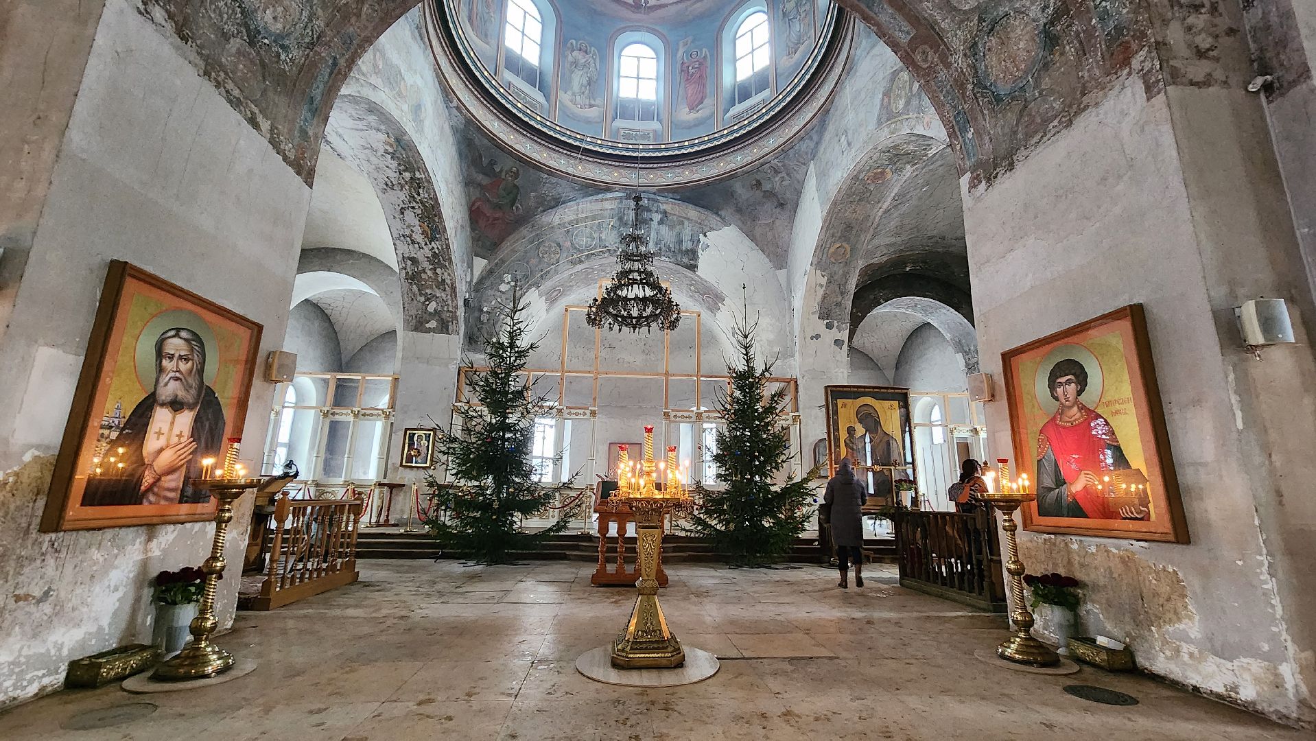 вертикалки,Бронницы, Подготовка храма к Рождеству, Рождественские богослужения, Украшение собора к Рождеству, Украшение церкви к Рождеству, Храмовый комплекс в Бронницах,