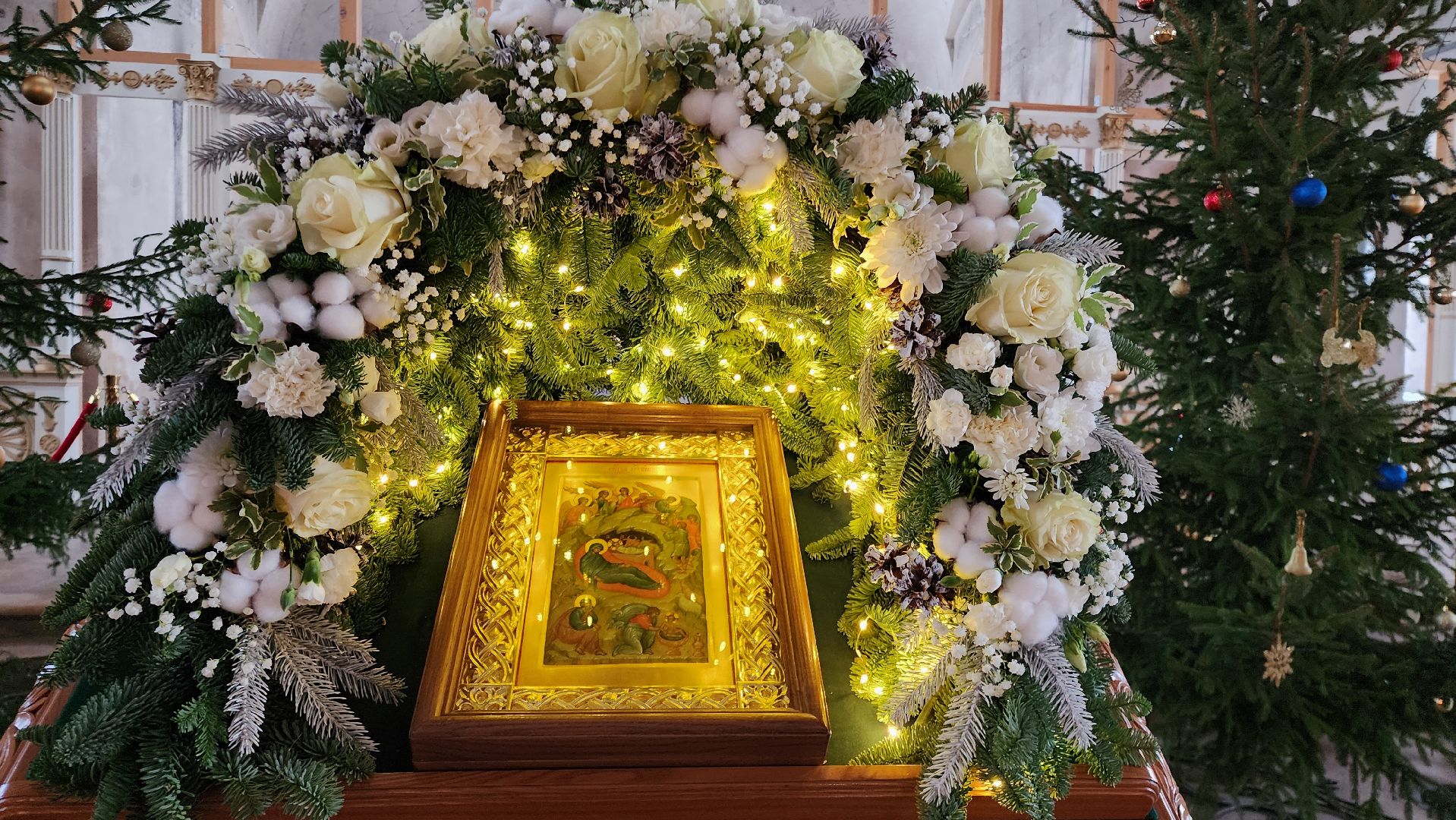 вертикалки,Бронницы, Подготовка храма к Рождеству, Рождественские богослужения, Украшение собора к Рождеству, Украшение церкви к Рождеству, Храмовый комплекс в Бронницах,