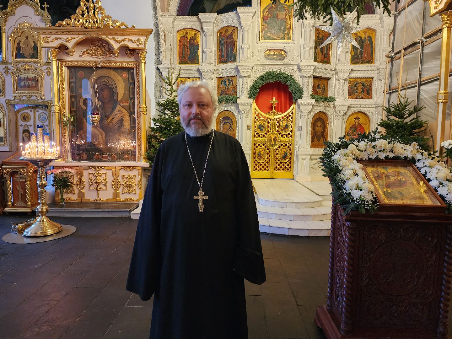 раменское, общество, религия, полготовка к Рождеству Христову в Свято-Троицком храме, вертикалки,