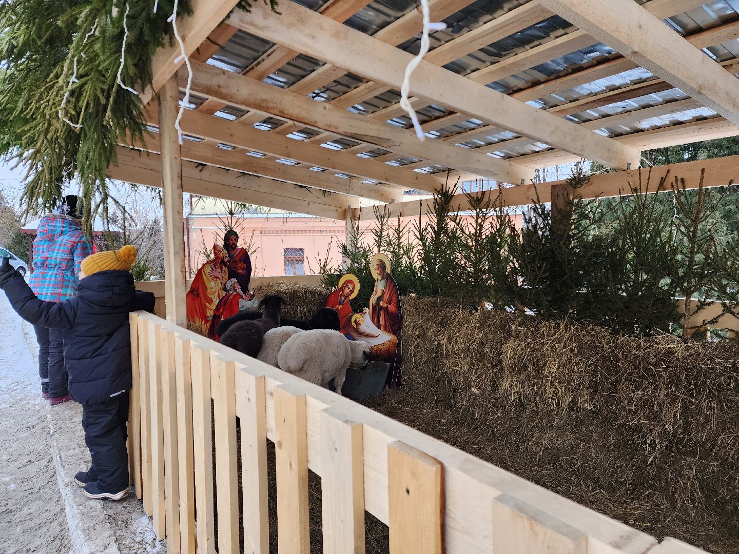 раменское, общество, религия, полготовка к Рождеству Христову в Свято-Троицком храме, вертикалки,