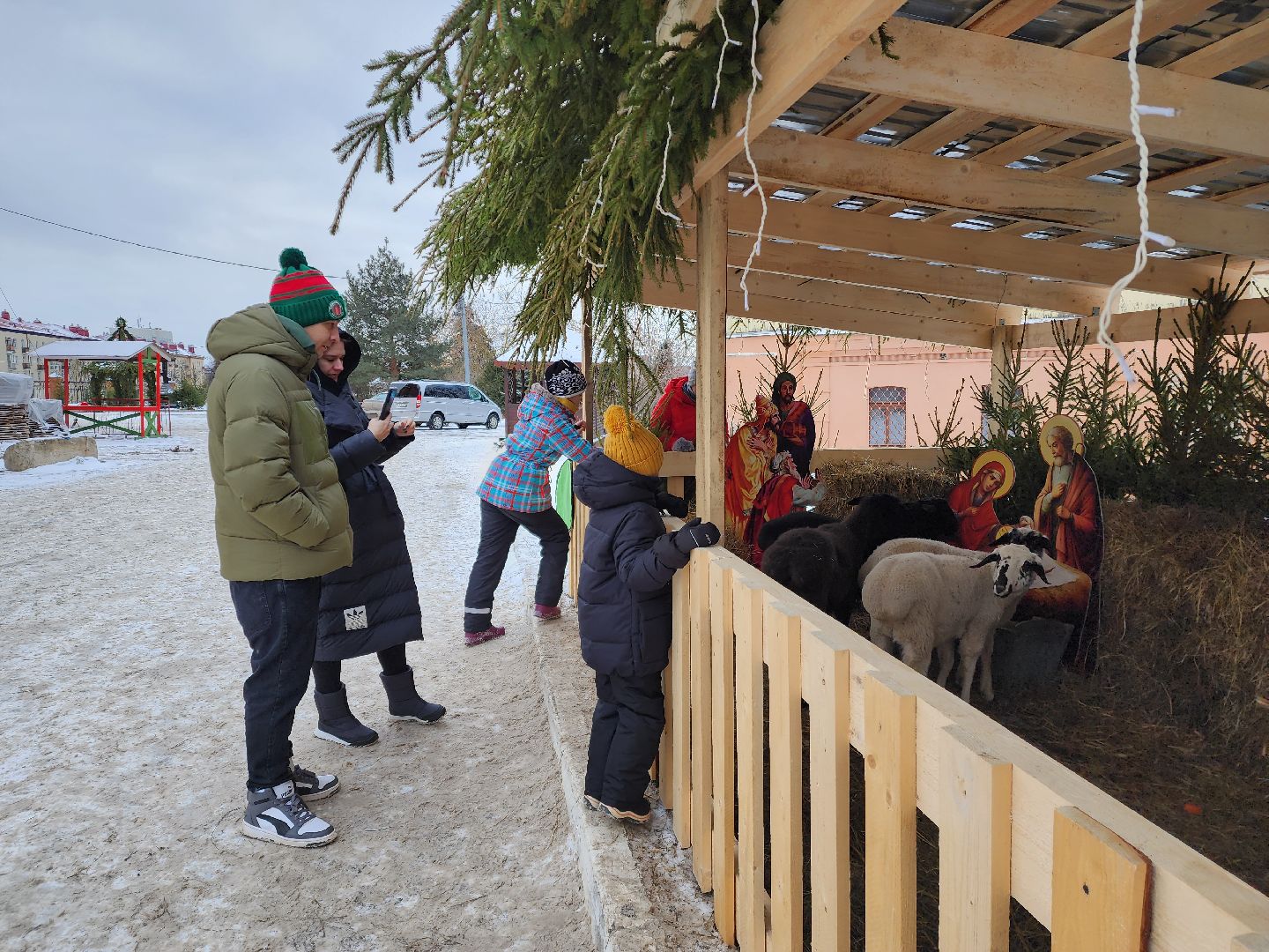 раменское, общество, религия, полготовка к Рождеству Христову в Свято-Троицком храме, вертикалки,