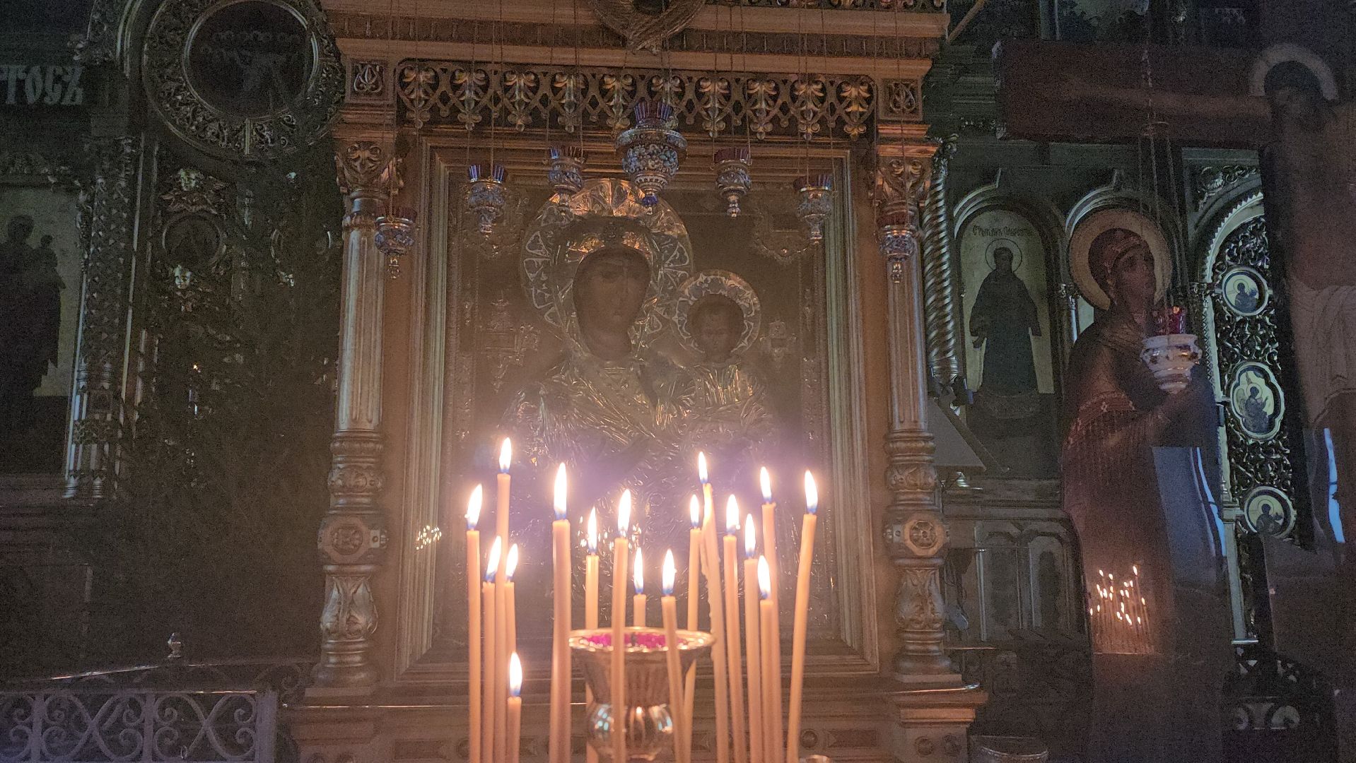 церковь, храм, рождество, рождество христово, рождественская служба, рождественские богослужения, ель, ели, икона, иконы,