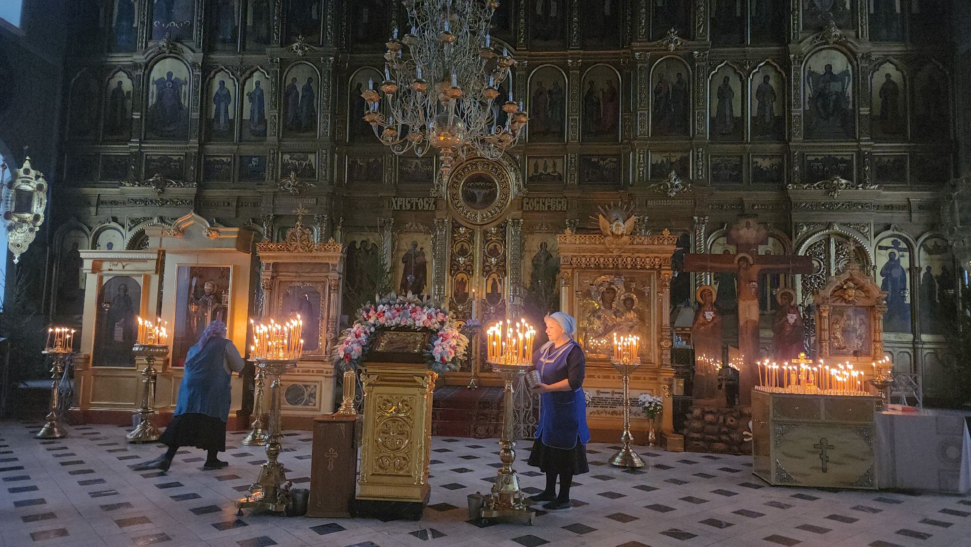 церковь, храм, рождество, рождество христово, рождественская служба, рождественские богослужения, ель, ели, икона, иконы,